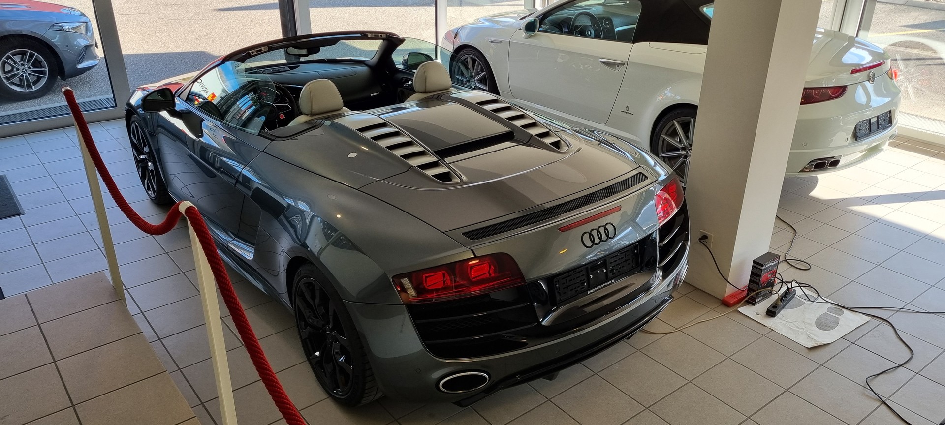 AUDI R8 Spyder 5.2 R-Tronic-image-6