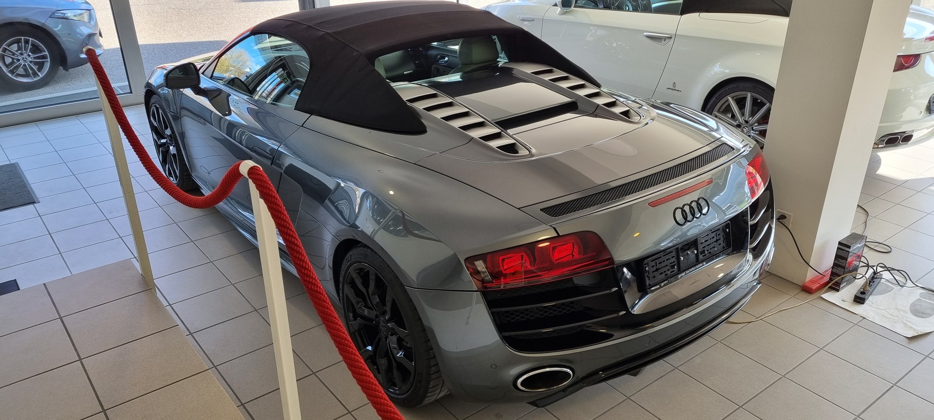 AUDI R8 Spyder 5.2 R-Tronic-image-3