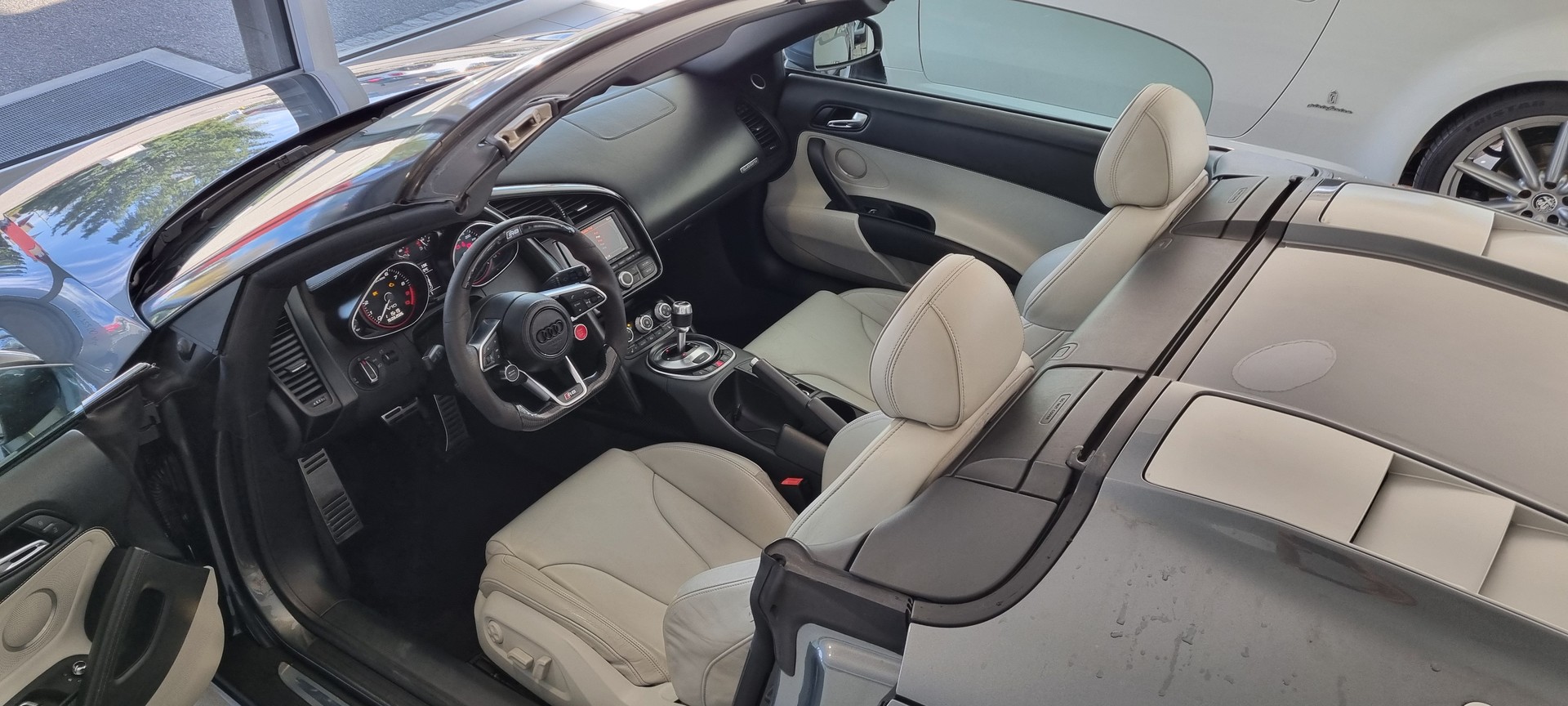 AUDI R8 Spyder 5.2 R-Tronic-image-4
