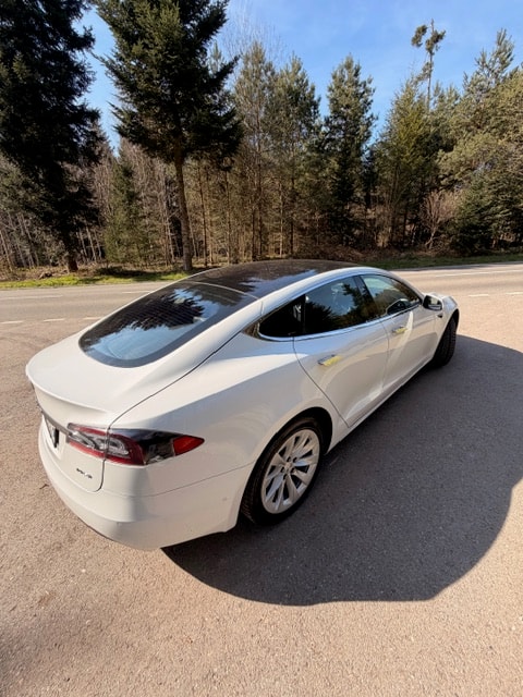 TESLA Model S 100 D-image-7