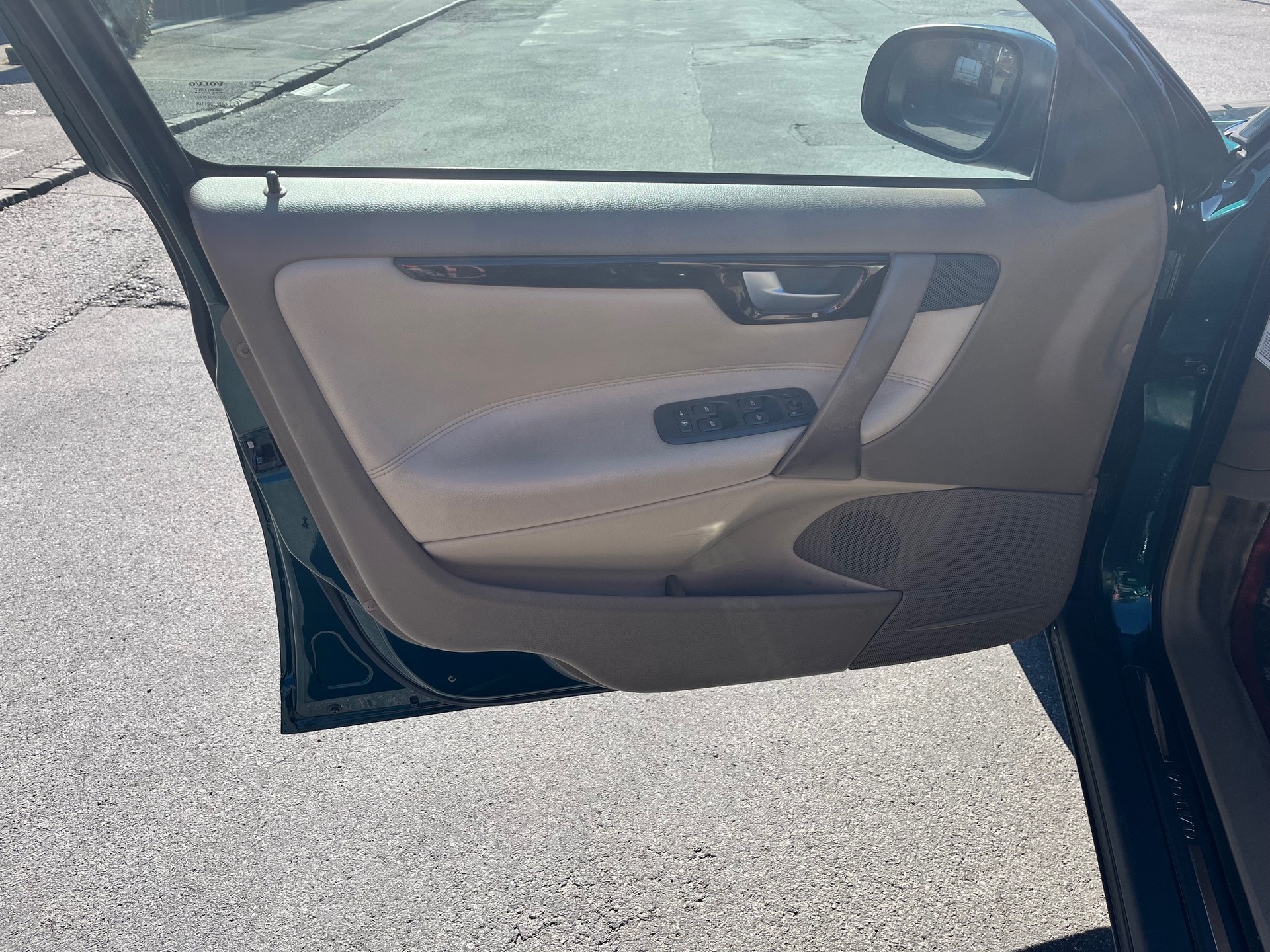 VOLVO S60 2.4T-image-11