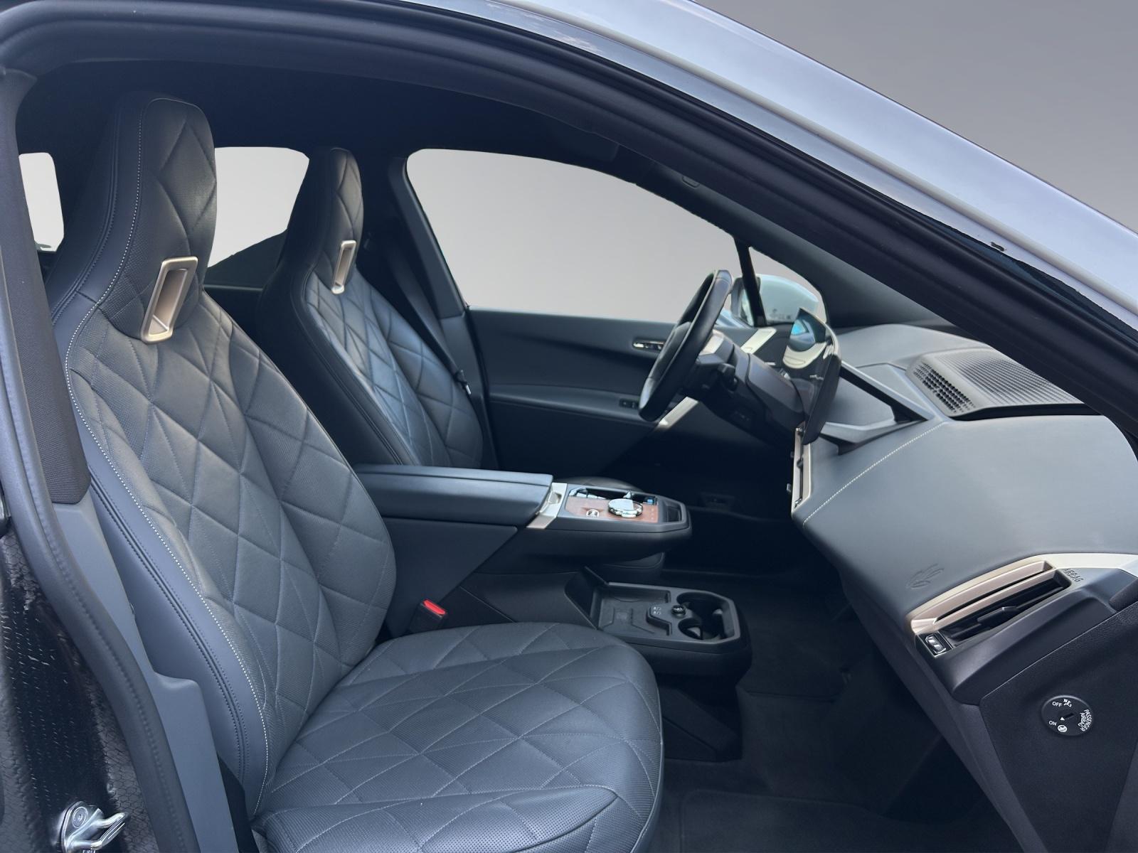 BMW iX xDrive50-image-14