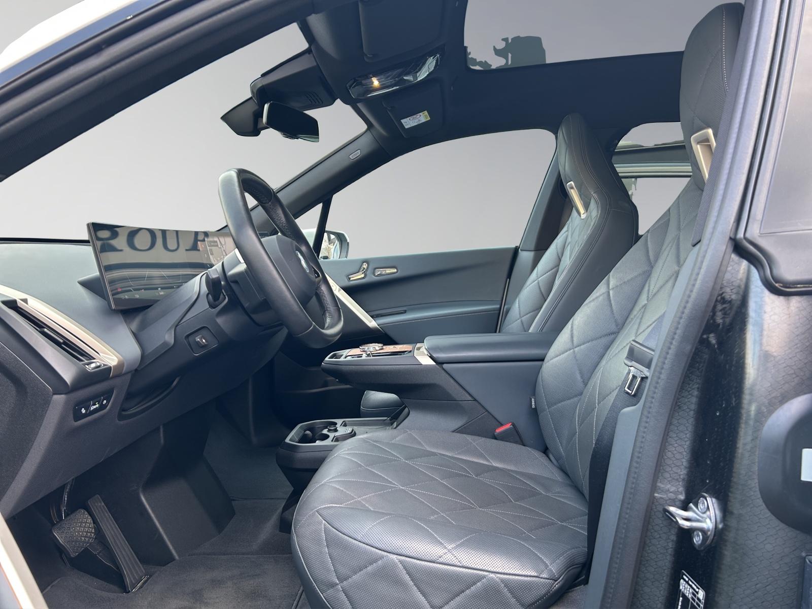 BMW iX xDrive50-image-10