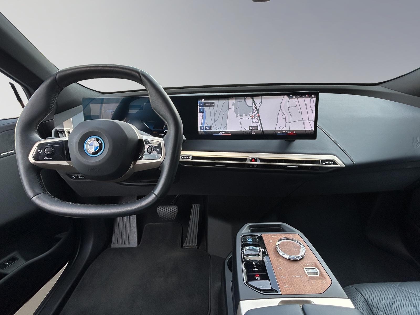 BMW iX xDrive50-image-17