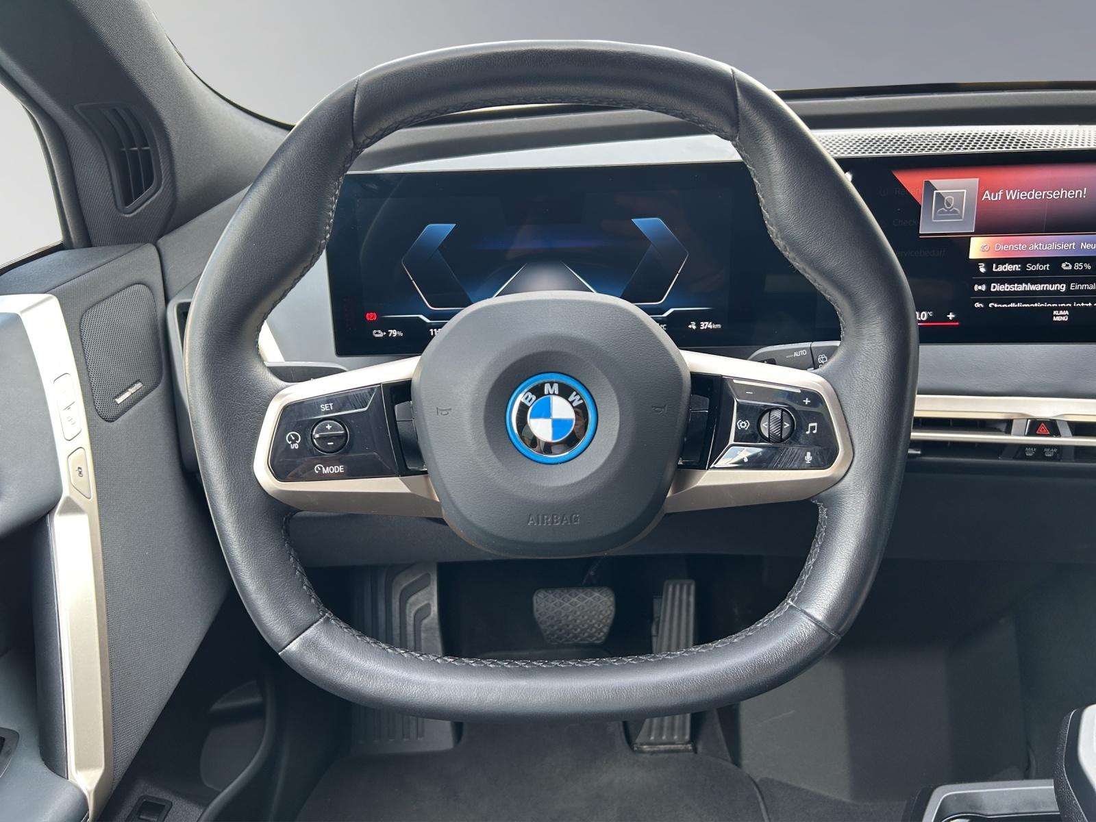 BMW iX xDrive50-image-15