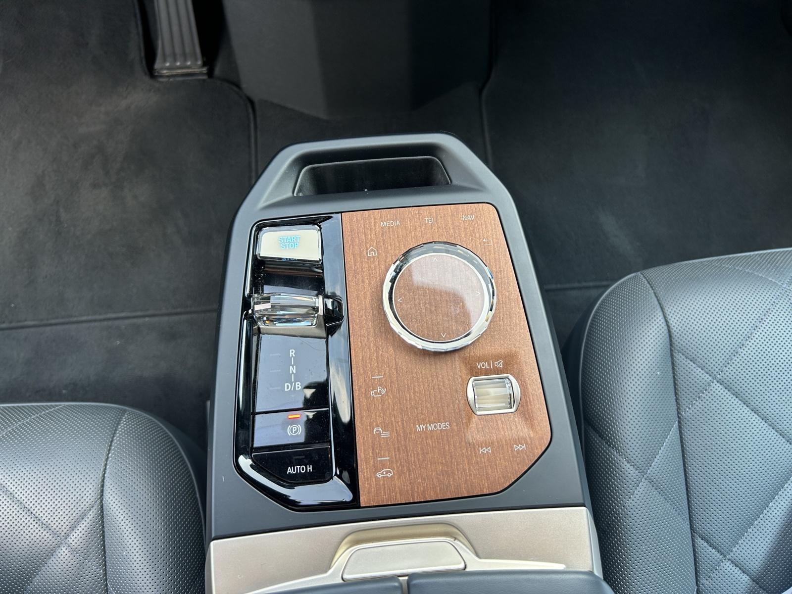 BMW iX xDrive50-image-21
