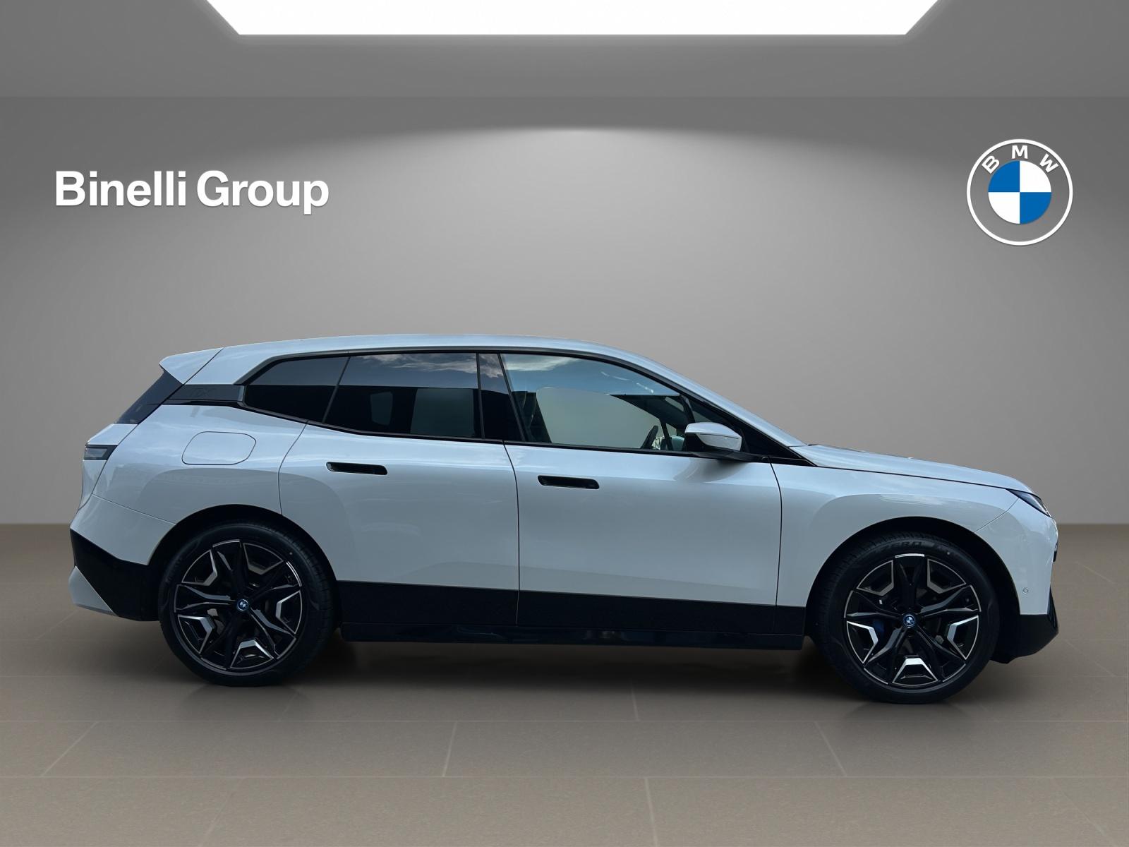 BMW iX xDrive50-image-5