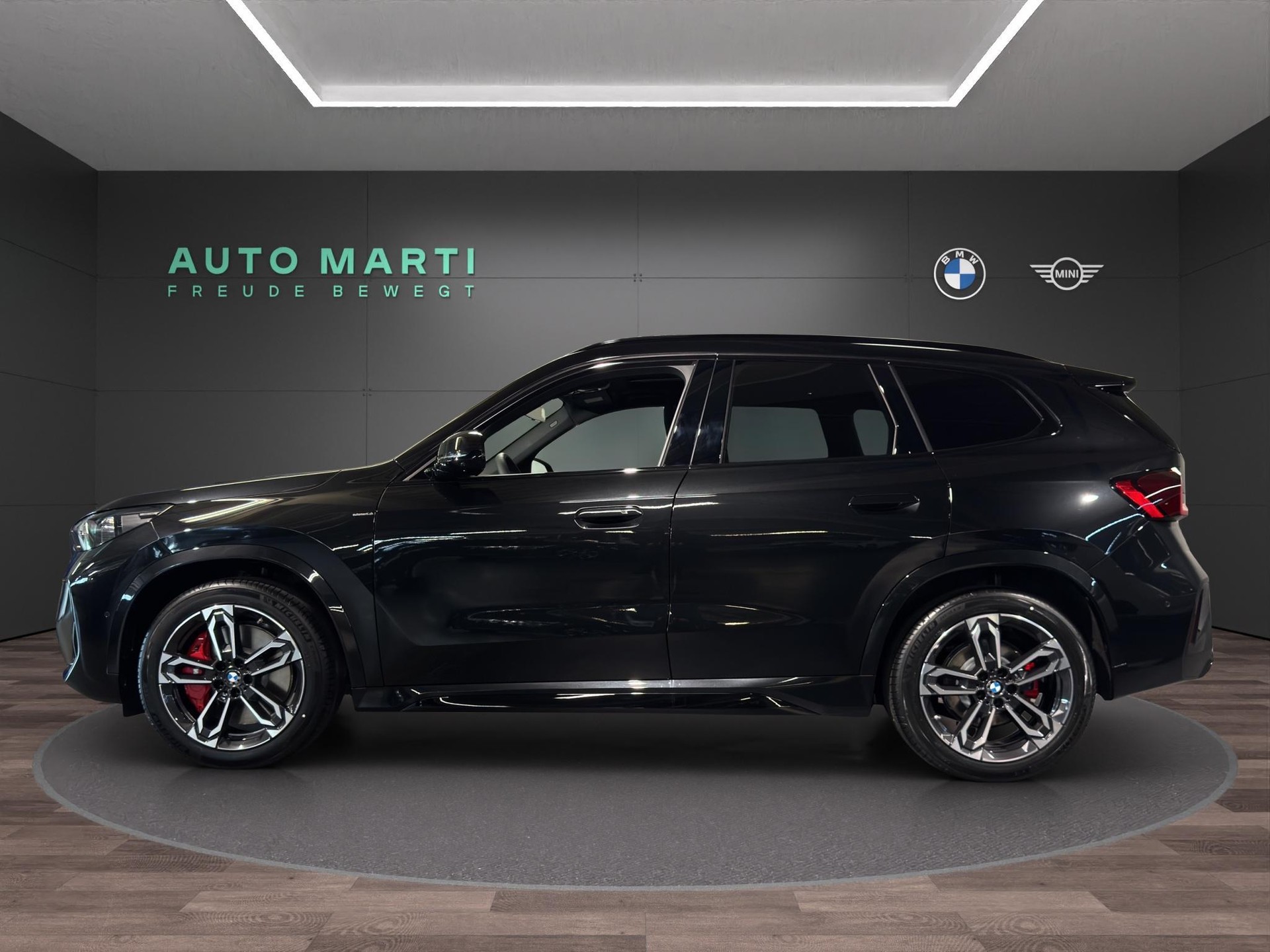 BMW X1 23i xDrive-image-1