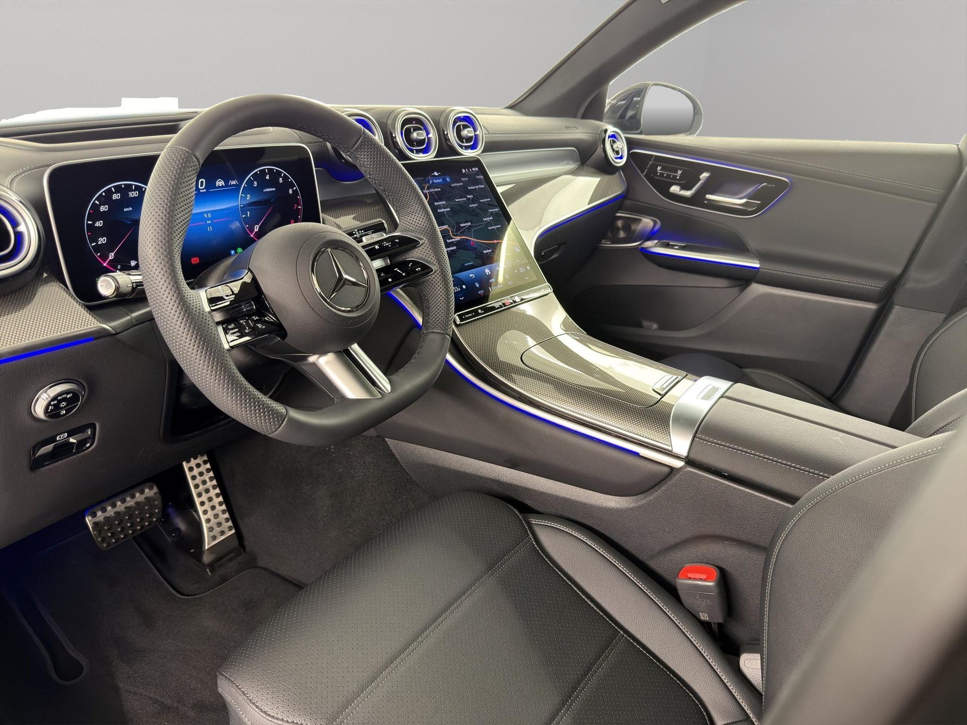 MERCEDES-BENZ GLC 300 AMG Line 4matic Coupé-image-11