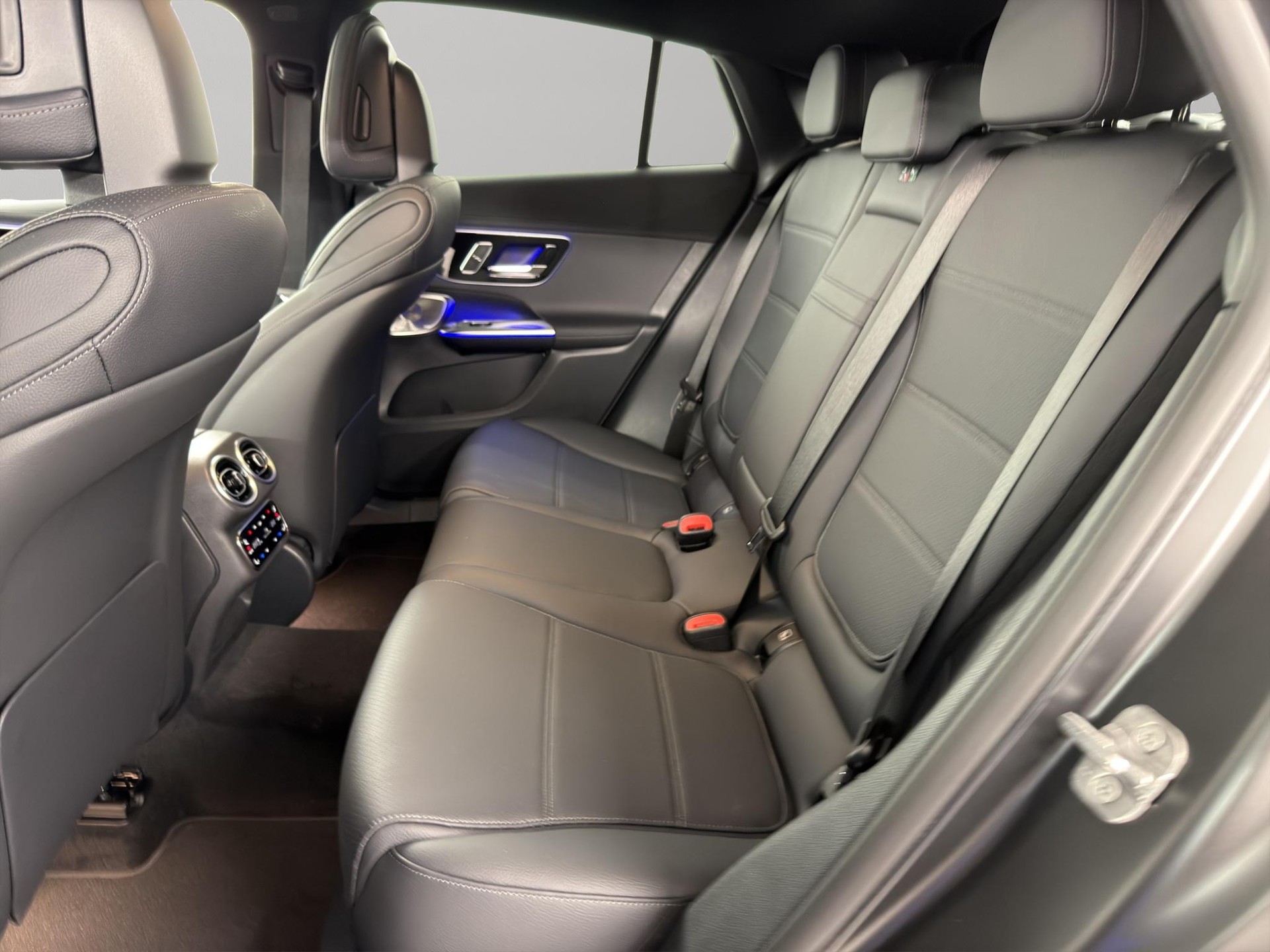 MERCEDES-BENZ GLC 300 AMG Line 4matic Coupé-image-9