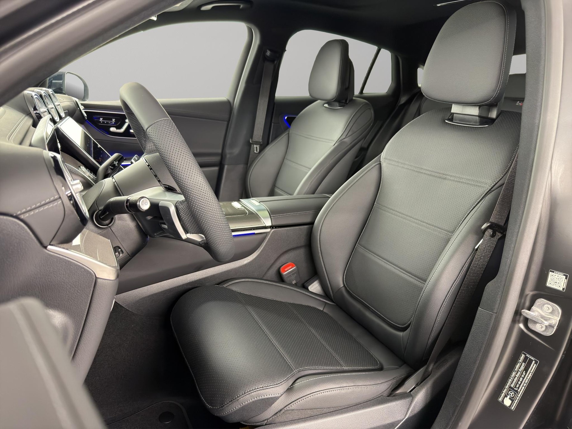 MERCEDES-BENZ GLC 300 AMG Line 4matic Coupé-image-8