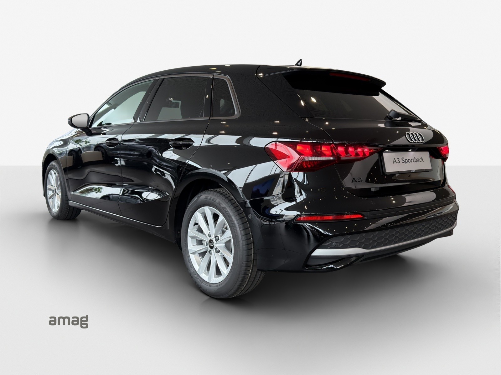 AUDI A3 Sportback TFSI 110 kW Attraction S tronic-image-2
