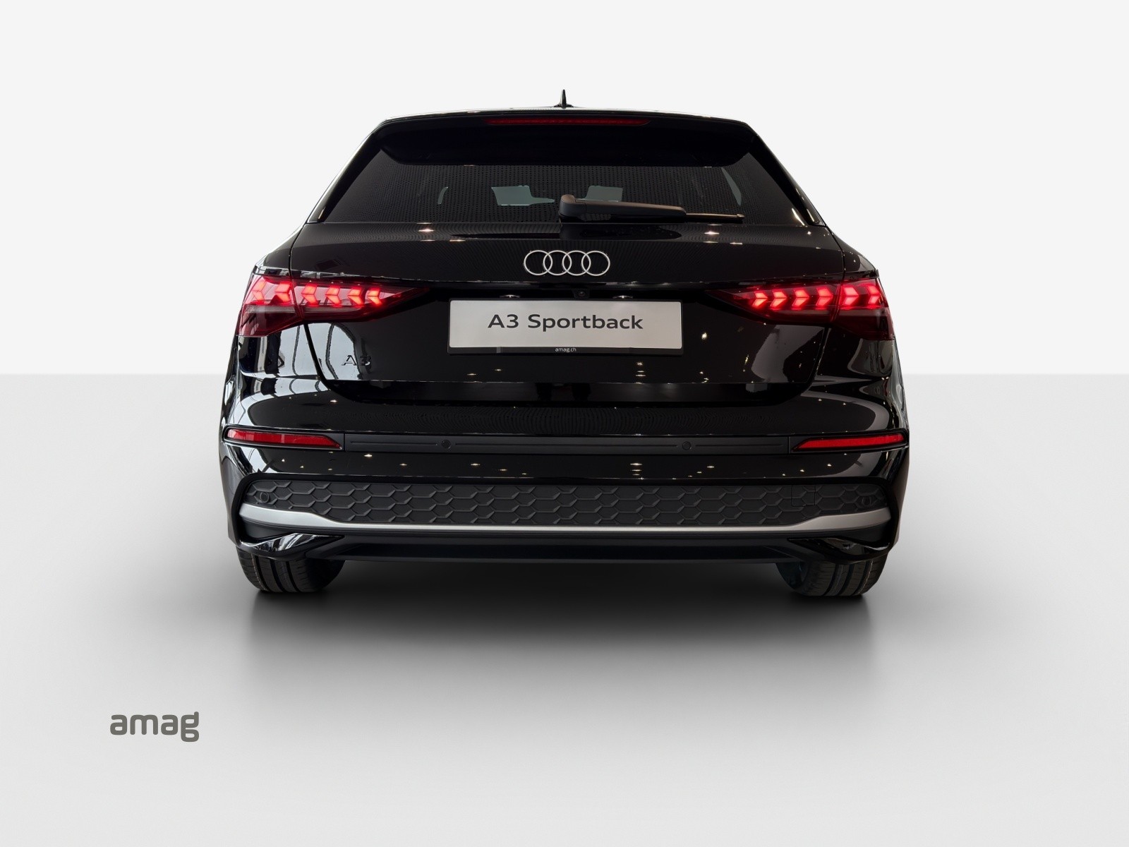 AUDI A3 Sportback TFSI 110 kW Attraction S tronic-image-3