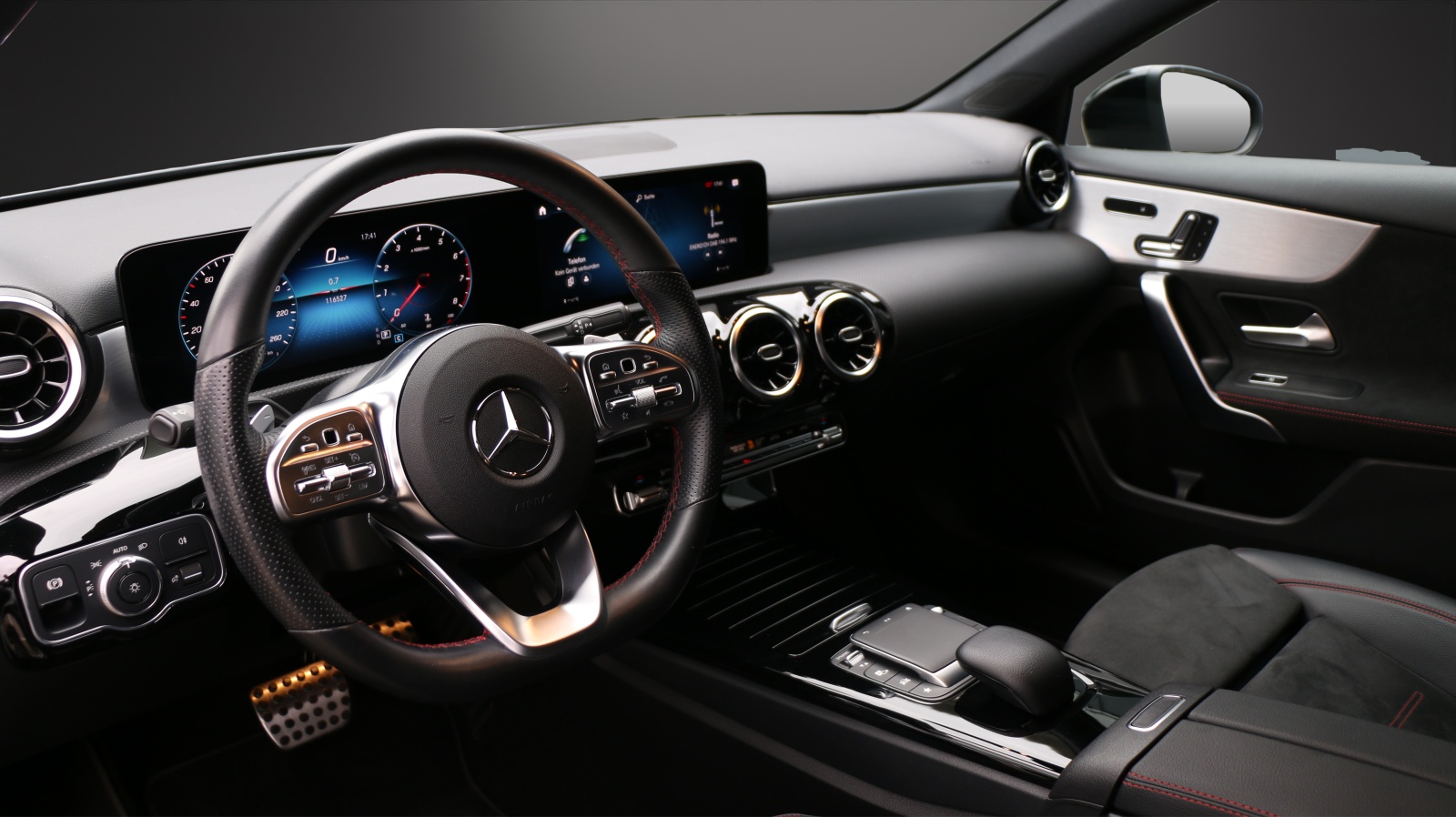 MERCEDES-BENZ A 200 AMG Line-image-4