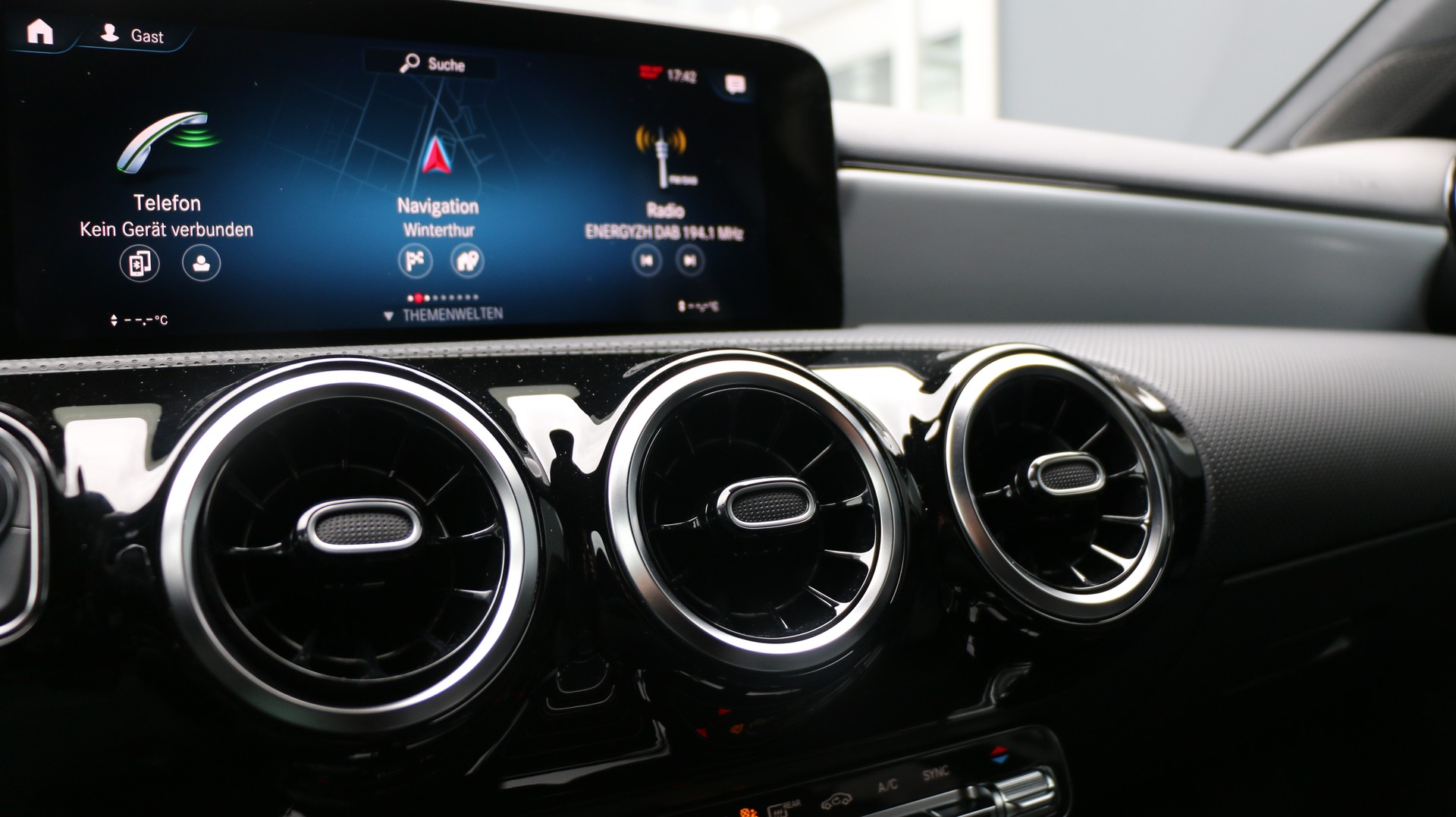 MERCEDES-BENZ A 200 AMG Line-image-15