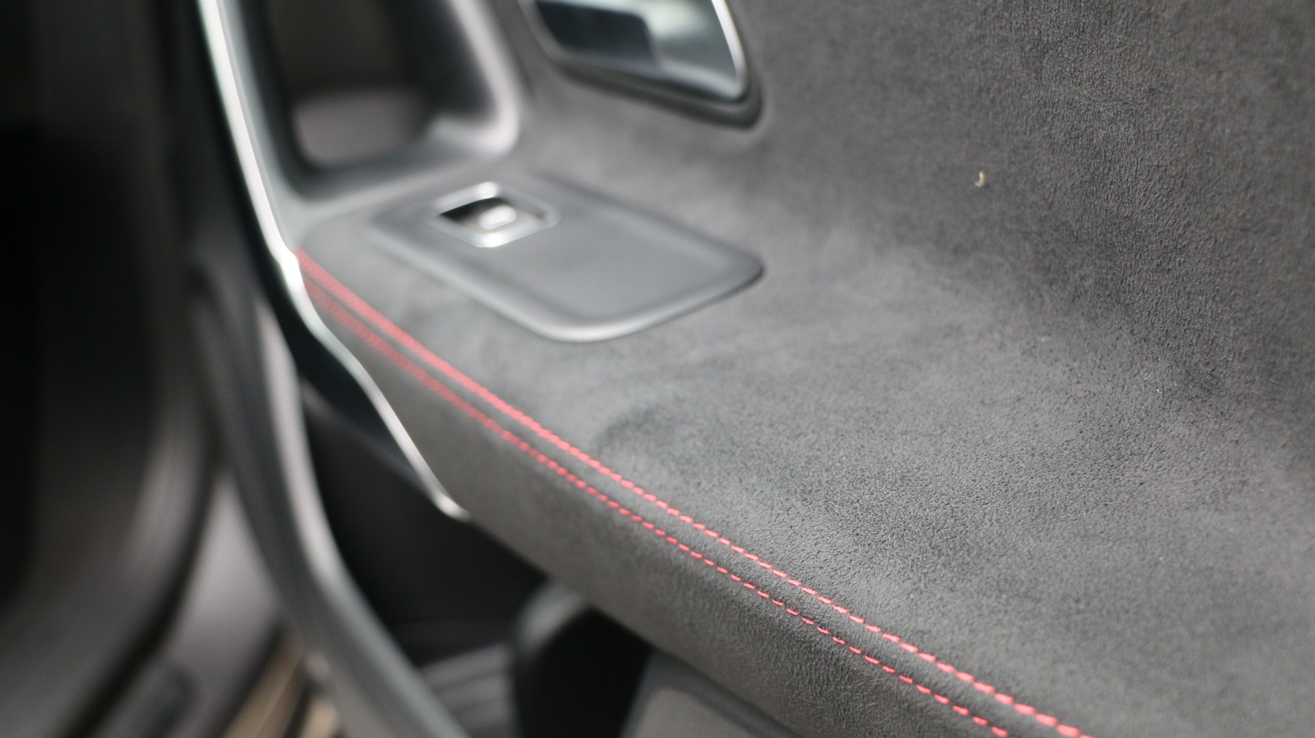 MERCEDES-BENZ A 200 AMG Line-image-13