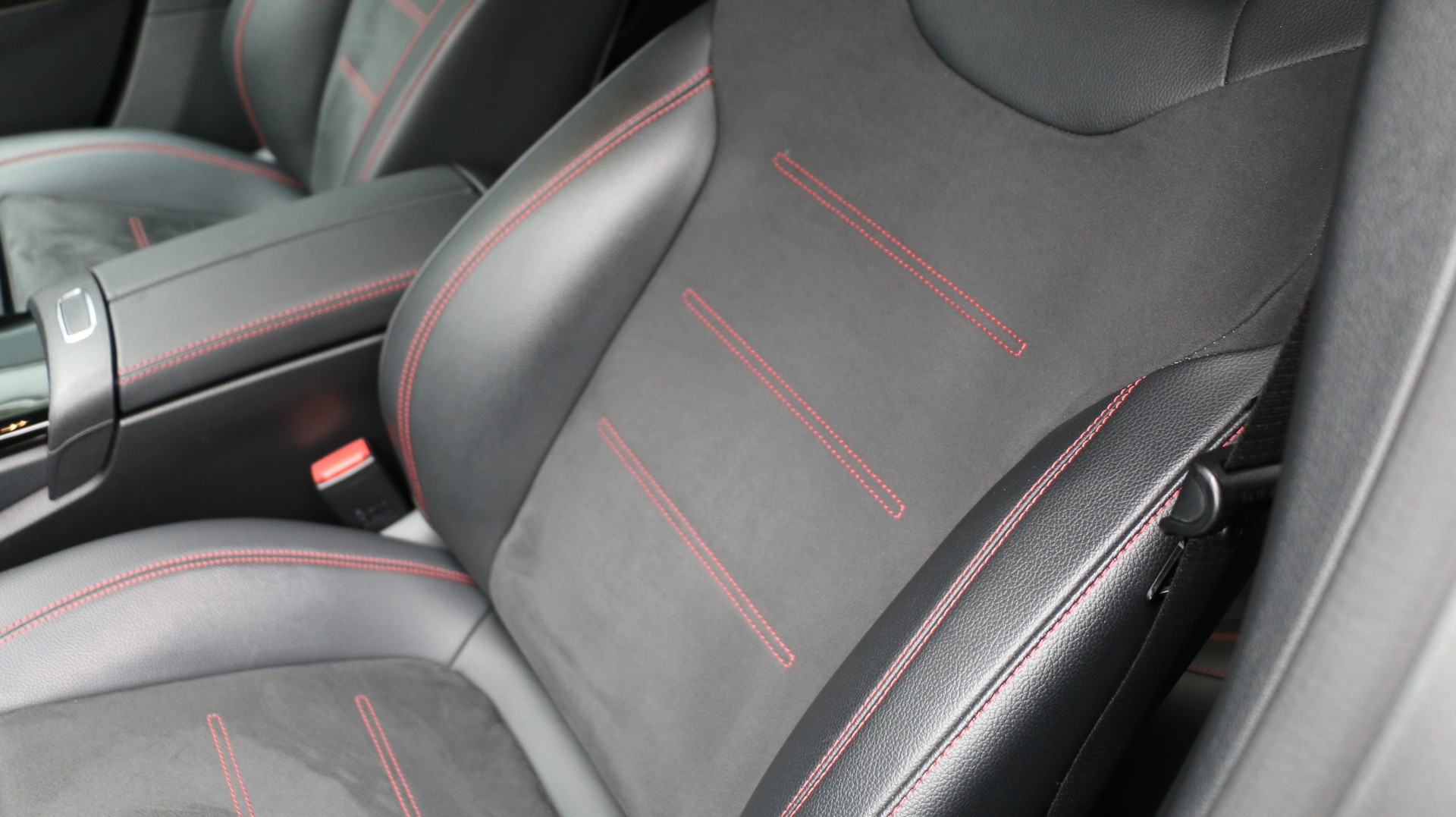 MERCEDES-BENZ A 200 AMG Line-image-8