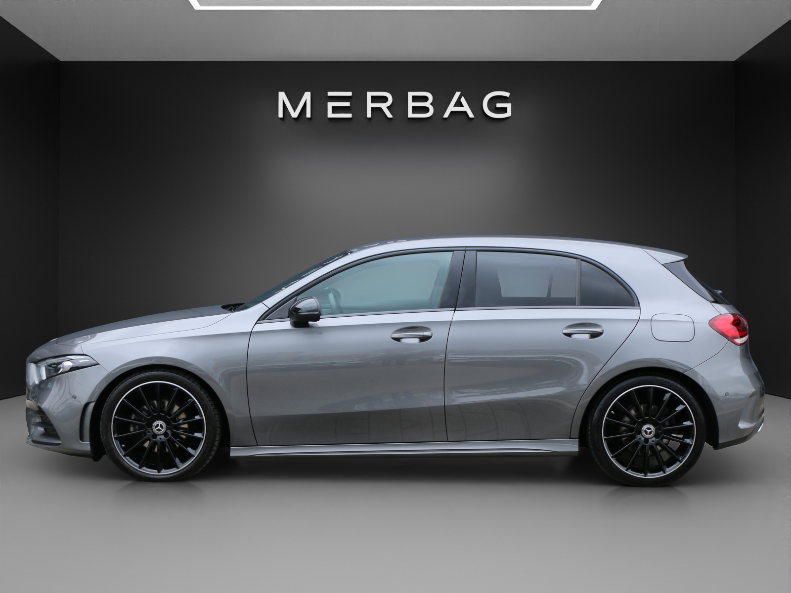 MERCEDES-BENZ A 200 AMG Line-image-1