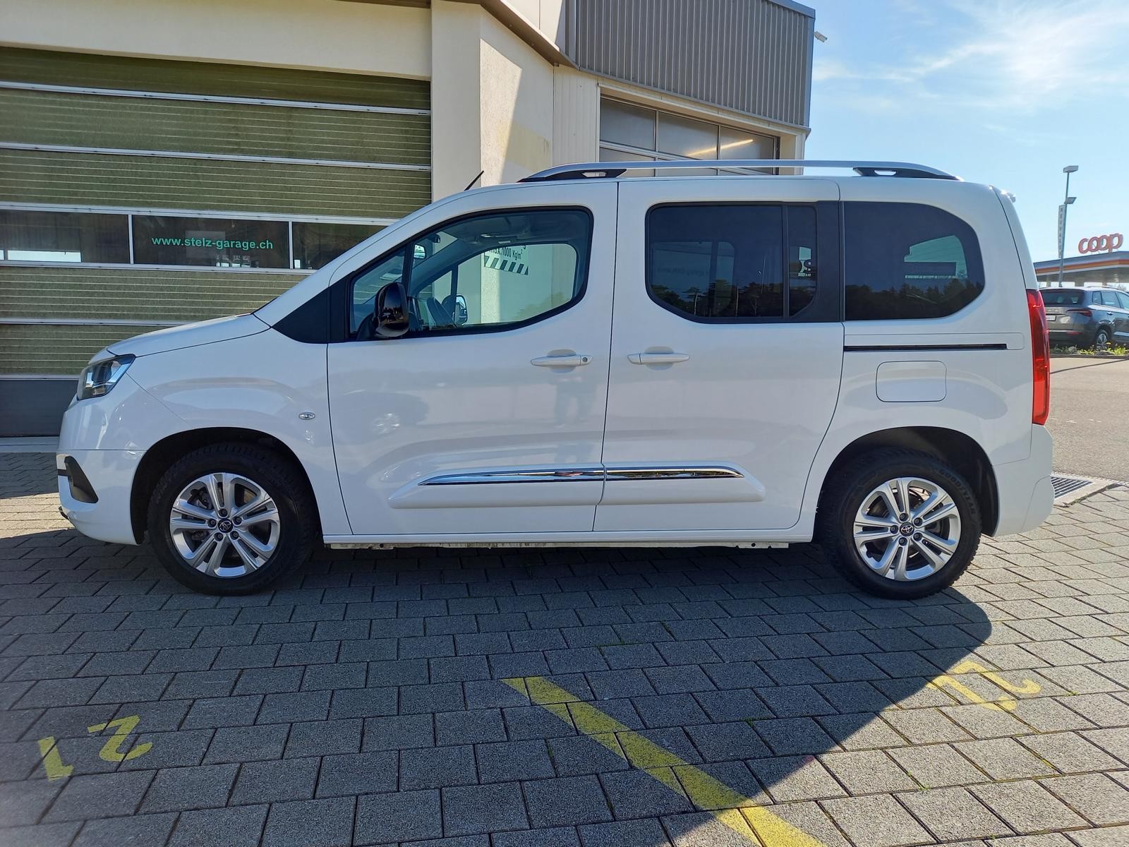 TOYOTA Proace City Verso 1.2 Trend Medium Automatik-image-2