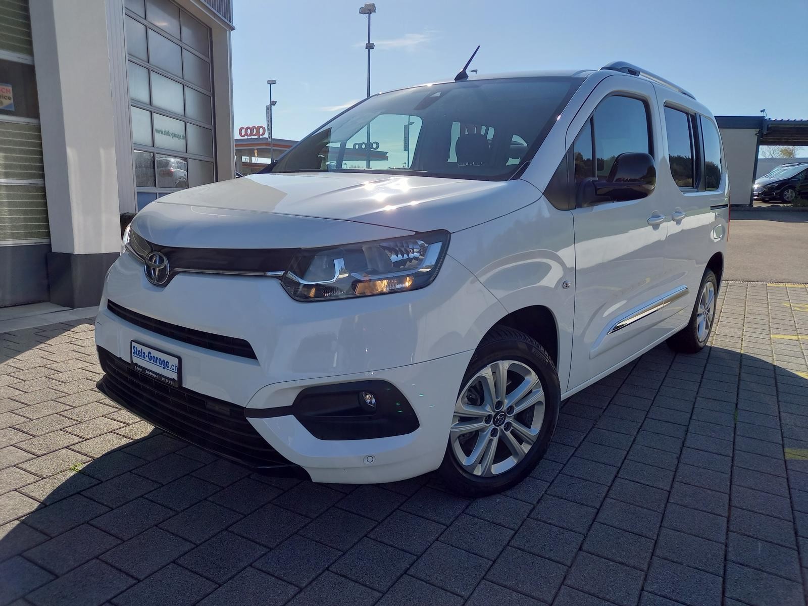 TOYOTA Proace City Verso 1.2 Trend Medium Automatik-image-0