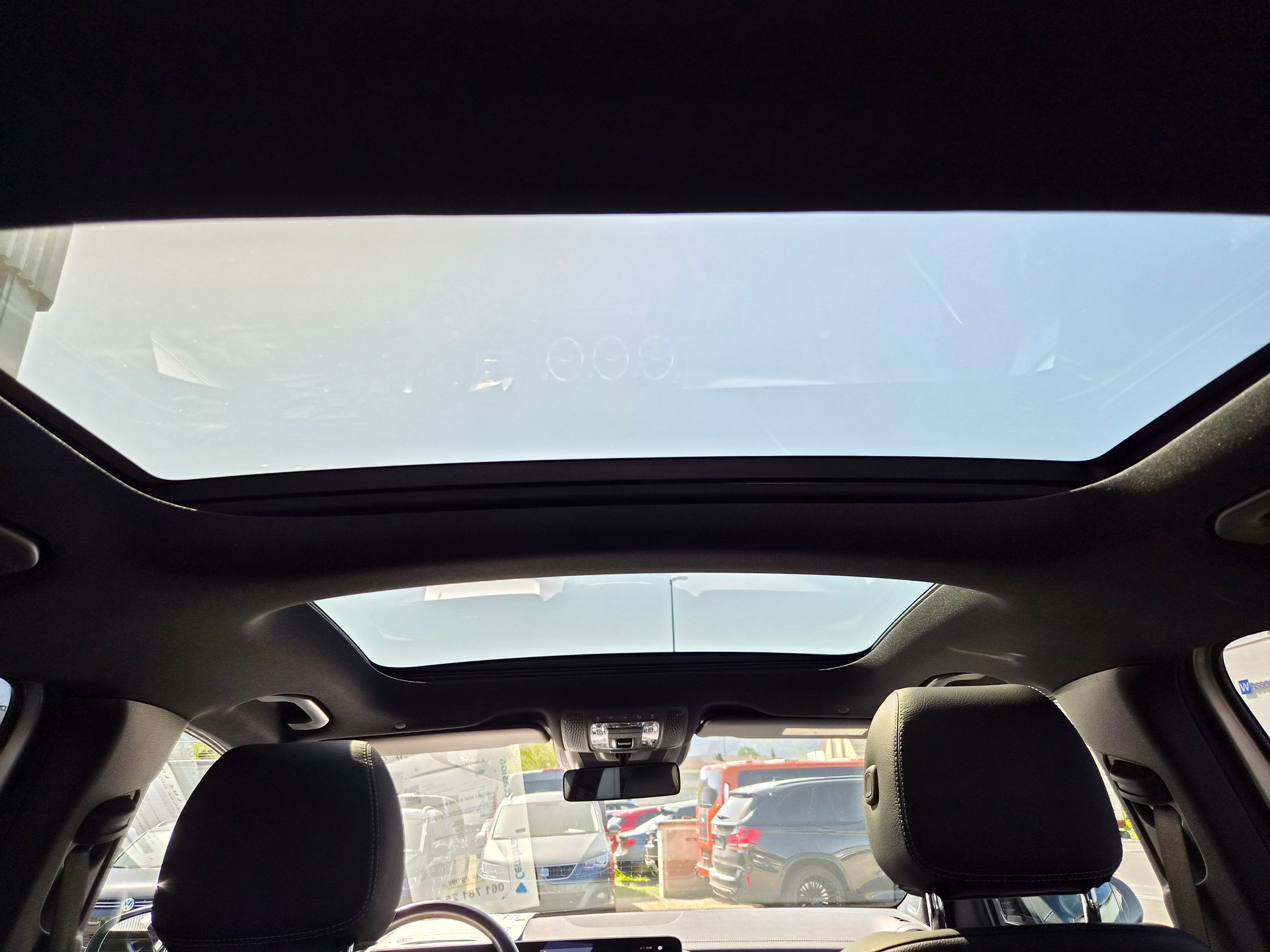 MERCEDES-BENZ GLA 250 4Matic AMG Line 8G-DCT-image-24