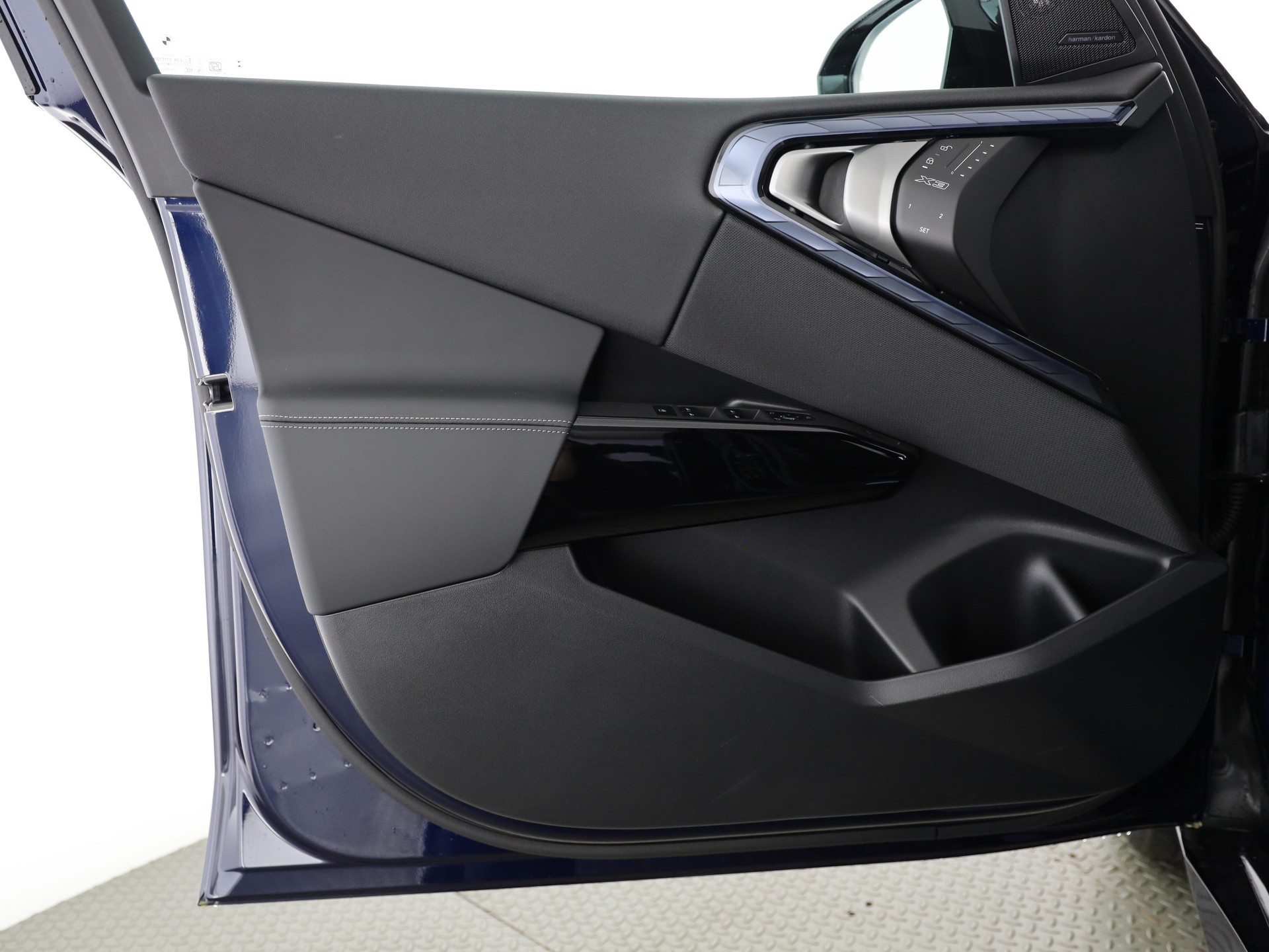 BMW X3 M50i-image-13