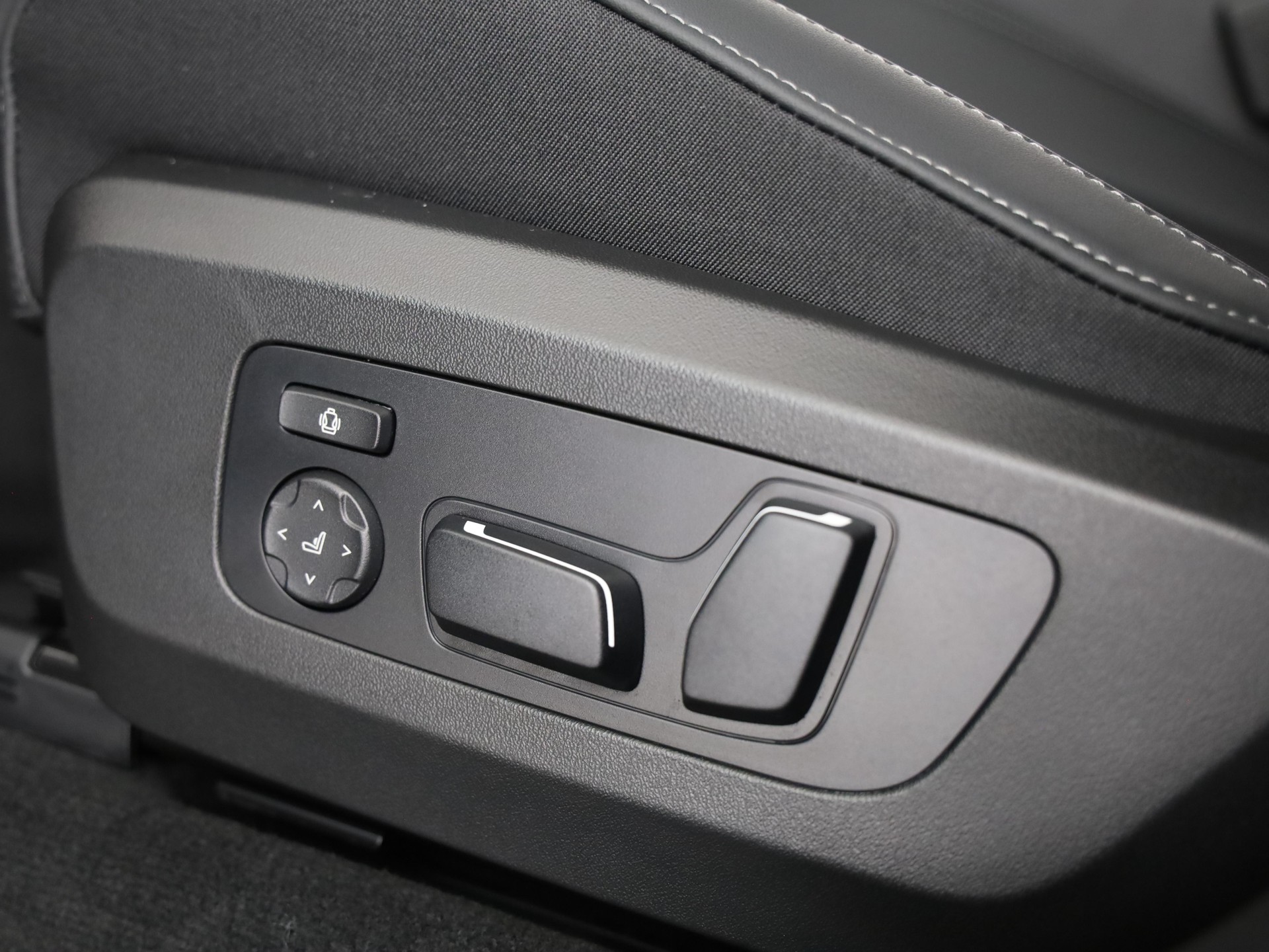 BMW X3 M50i-image-12