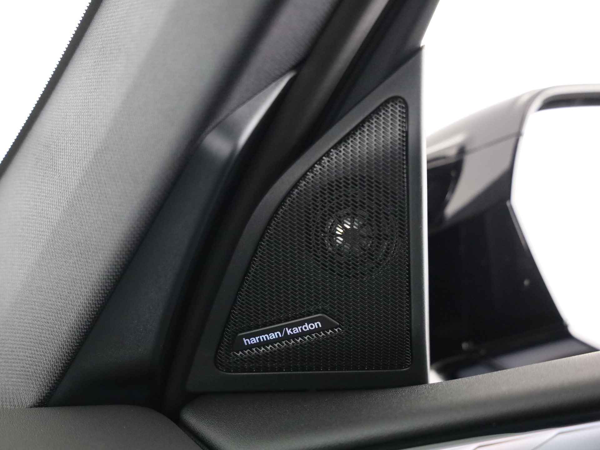 BMW X3 M50i-image-10