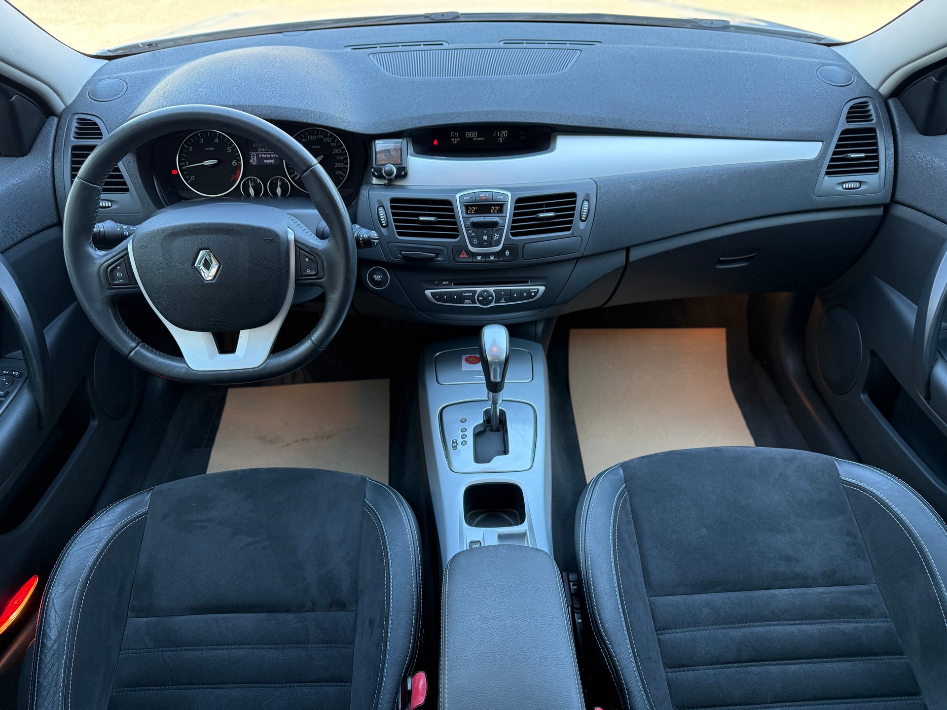 RENAULT Laguna 2.0 16V T Dynamique Automatic-image-8