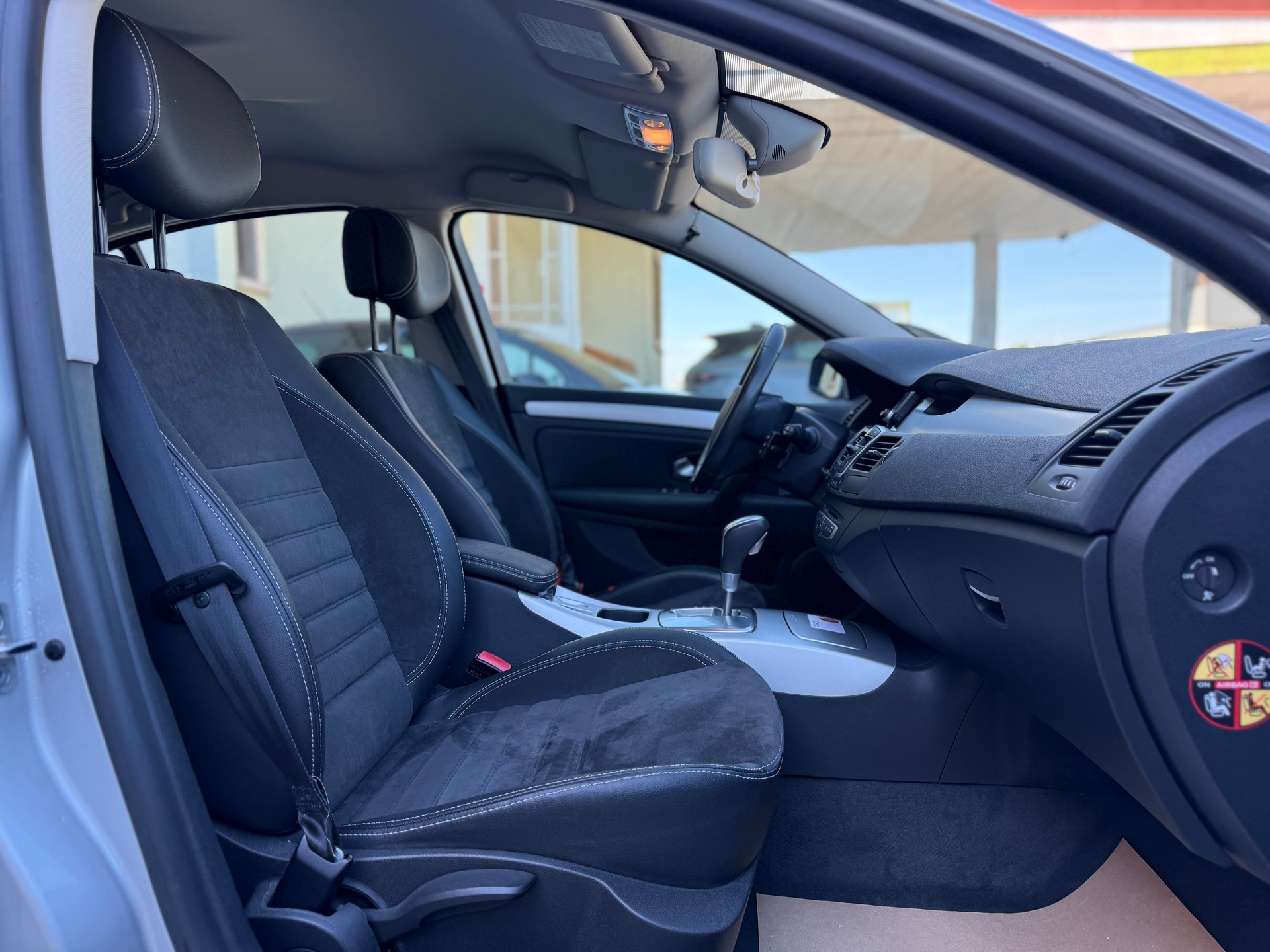 RENAULT Laguna 2.0 16V T Dynamique Automatic-image-10