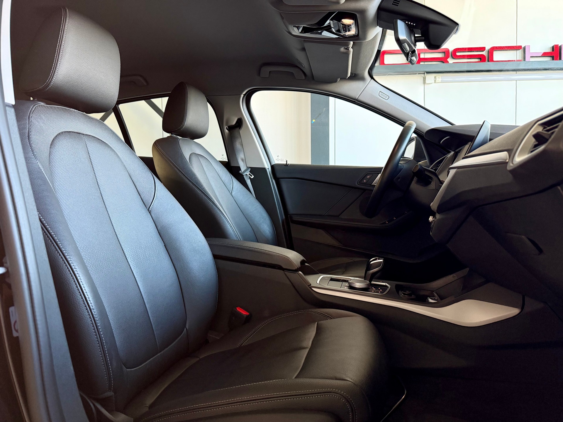BMW 118i Sport Steptronic-image-9