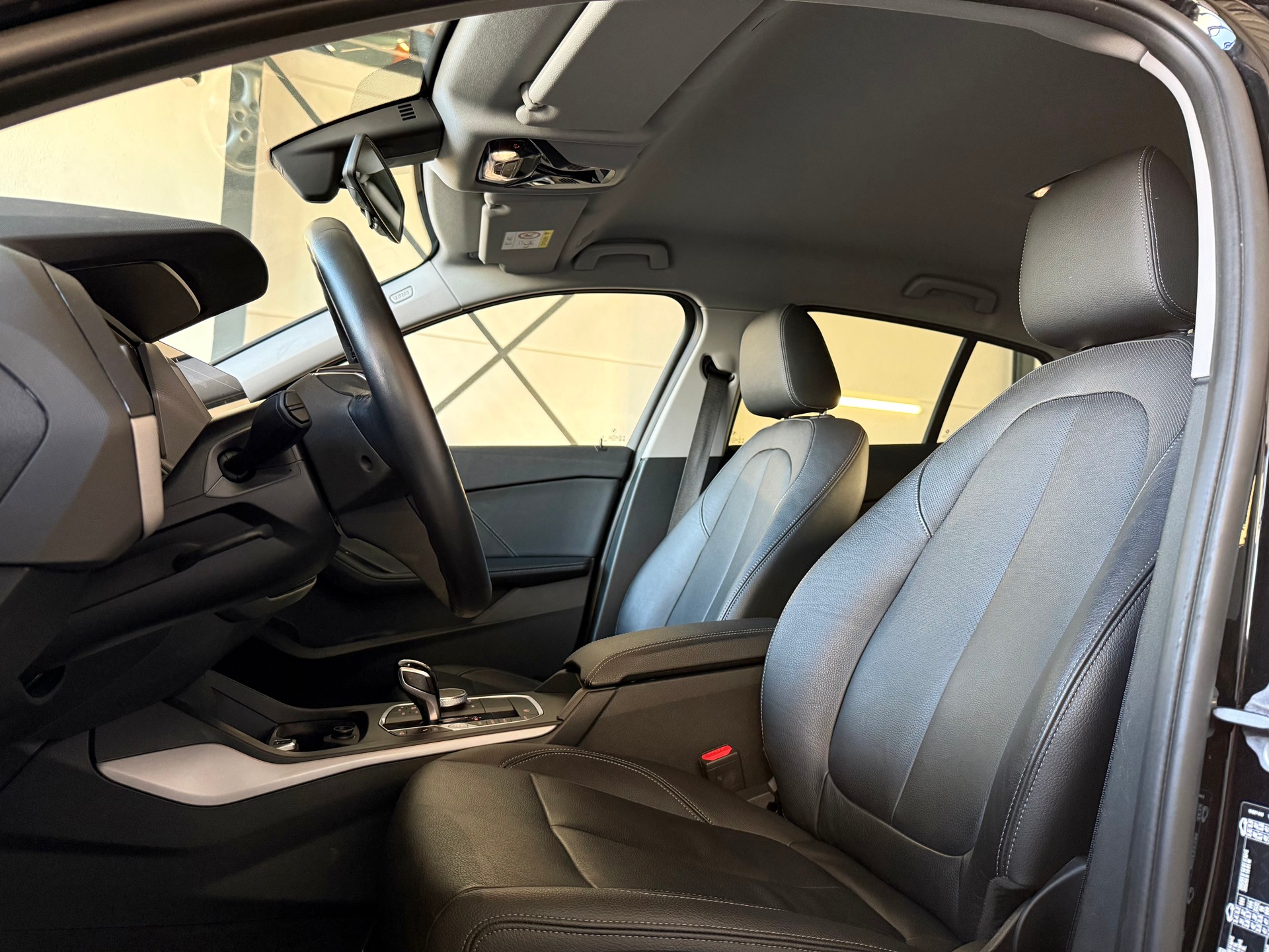 BMW 118i Sport Steptronic-image-8