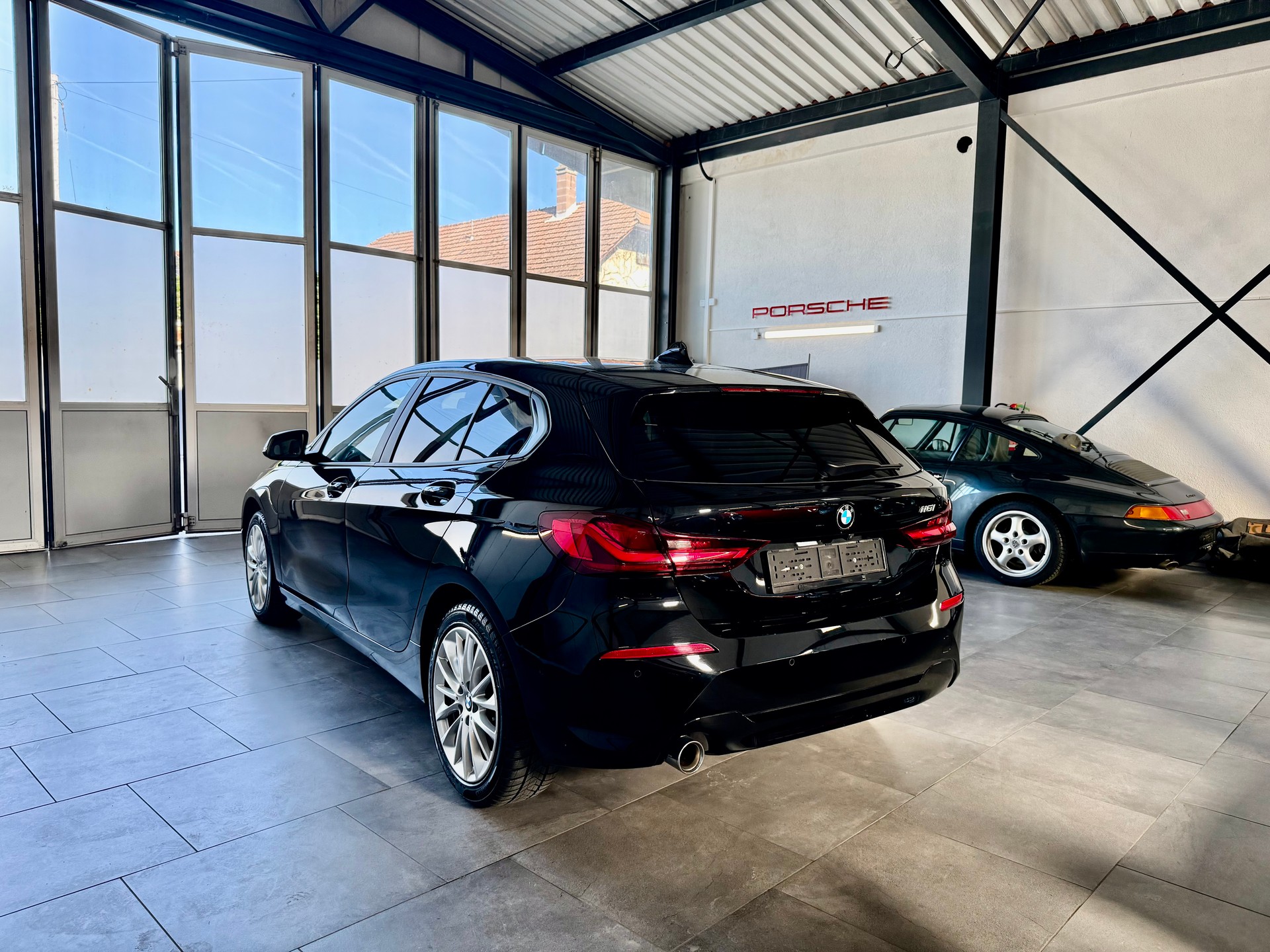 BMW 118i Sport Steptronic-image-1