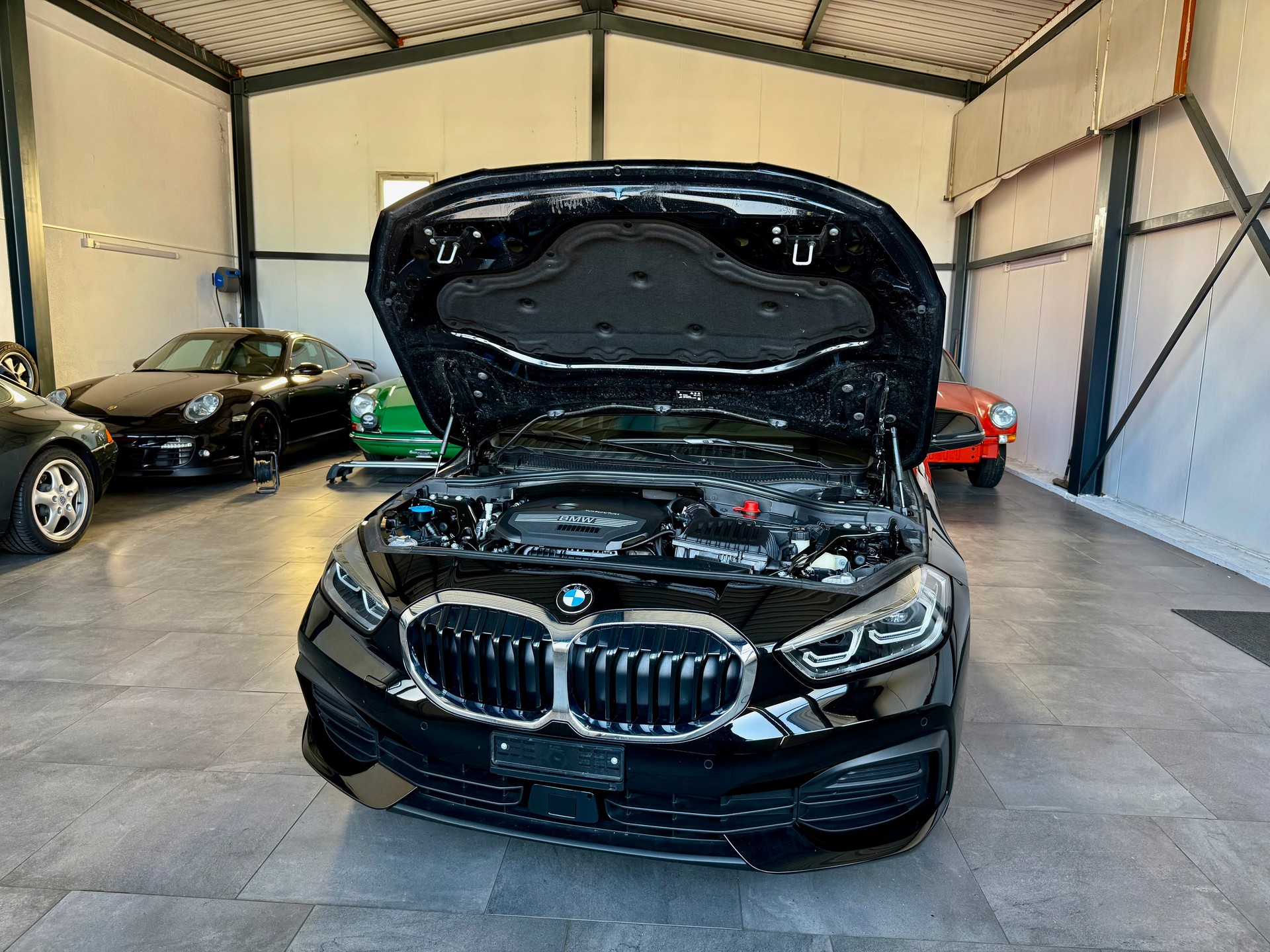 BMW 118i Sport Steptronic-image-4