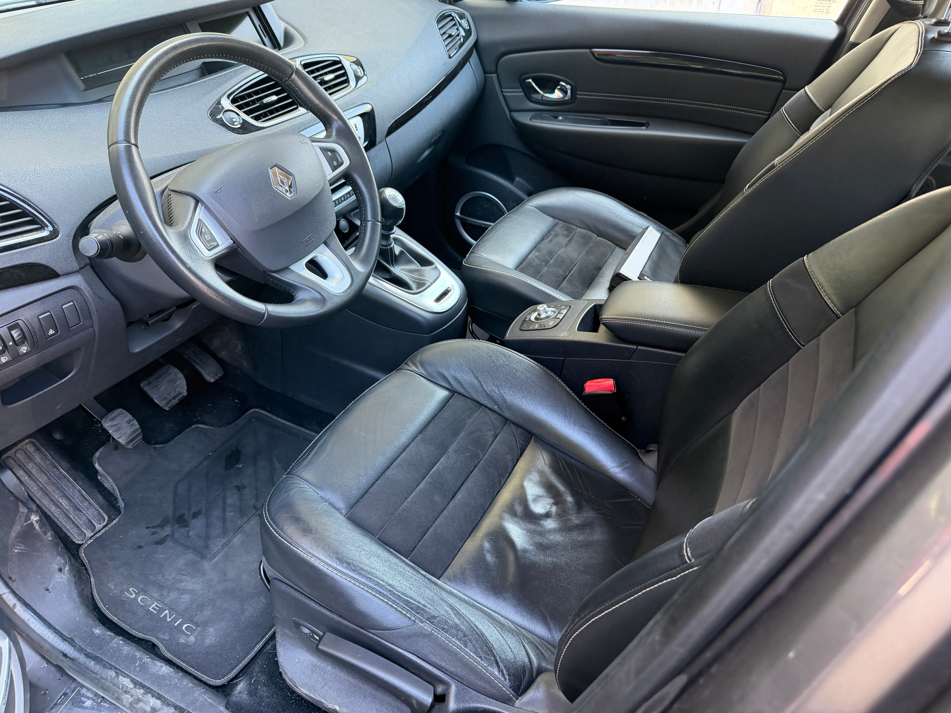 RENAULT Grand Scénic 1.4 16V Turbo Bose-image-6