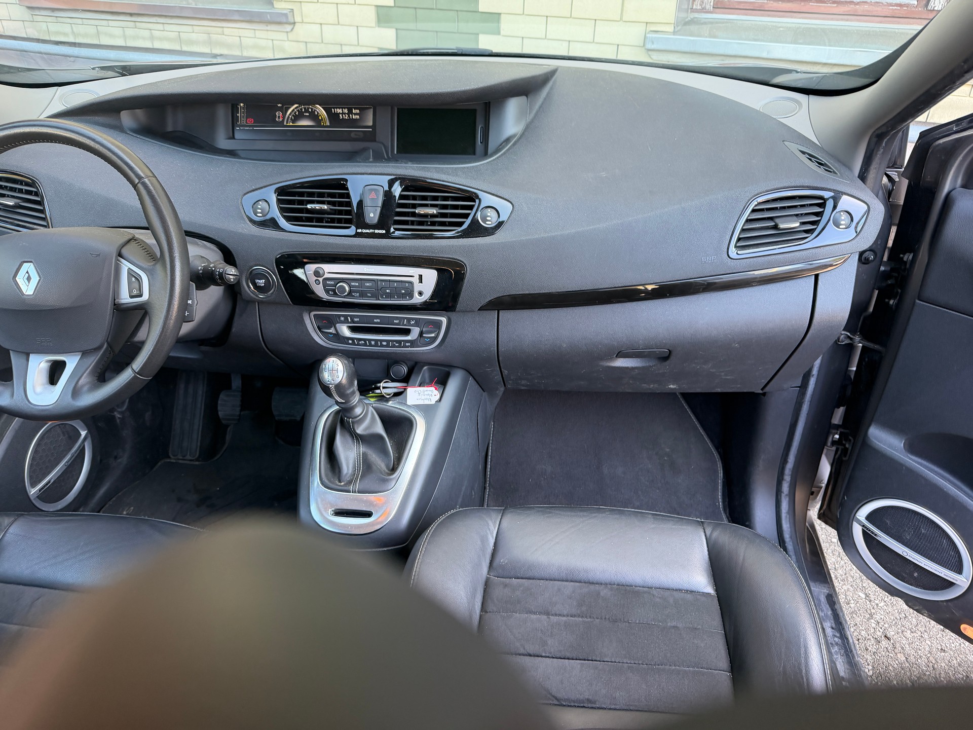 RENAULT Grand Scénic 1.4 16V Turbo Bose-image-5