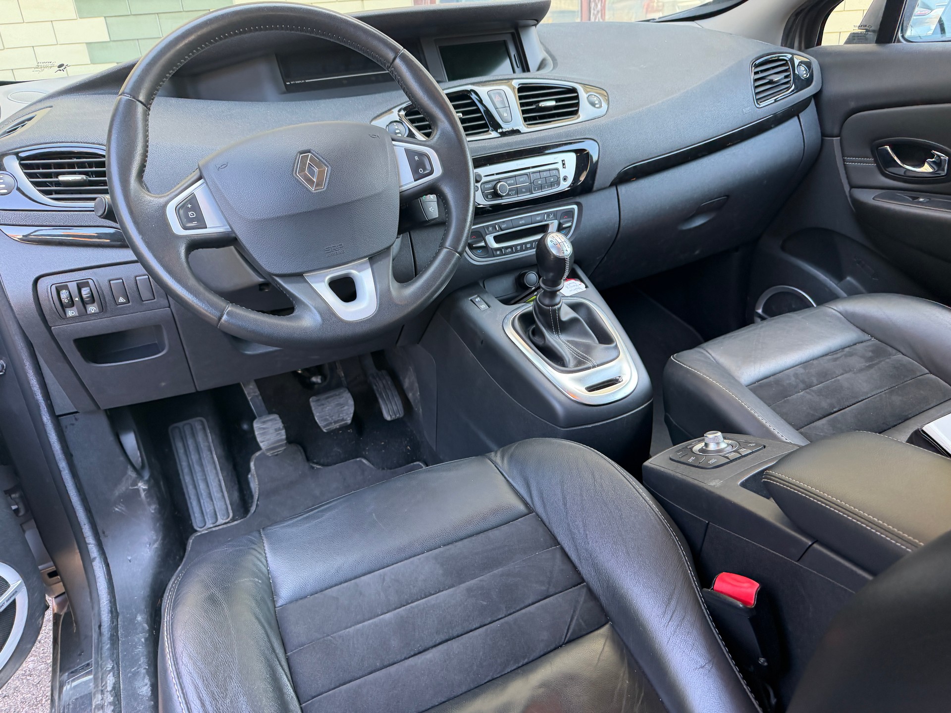 RENAULT Grand Scénic 1.4 16V Turbo Bose-image-10