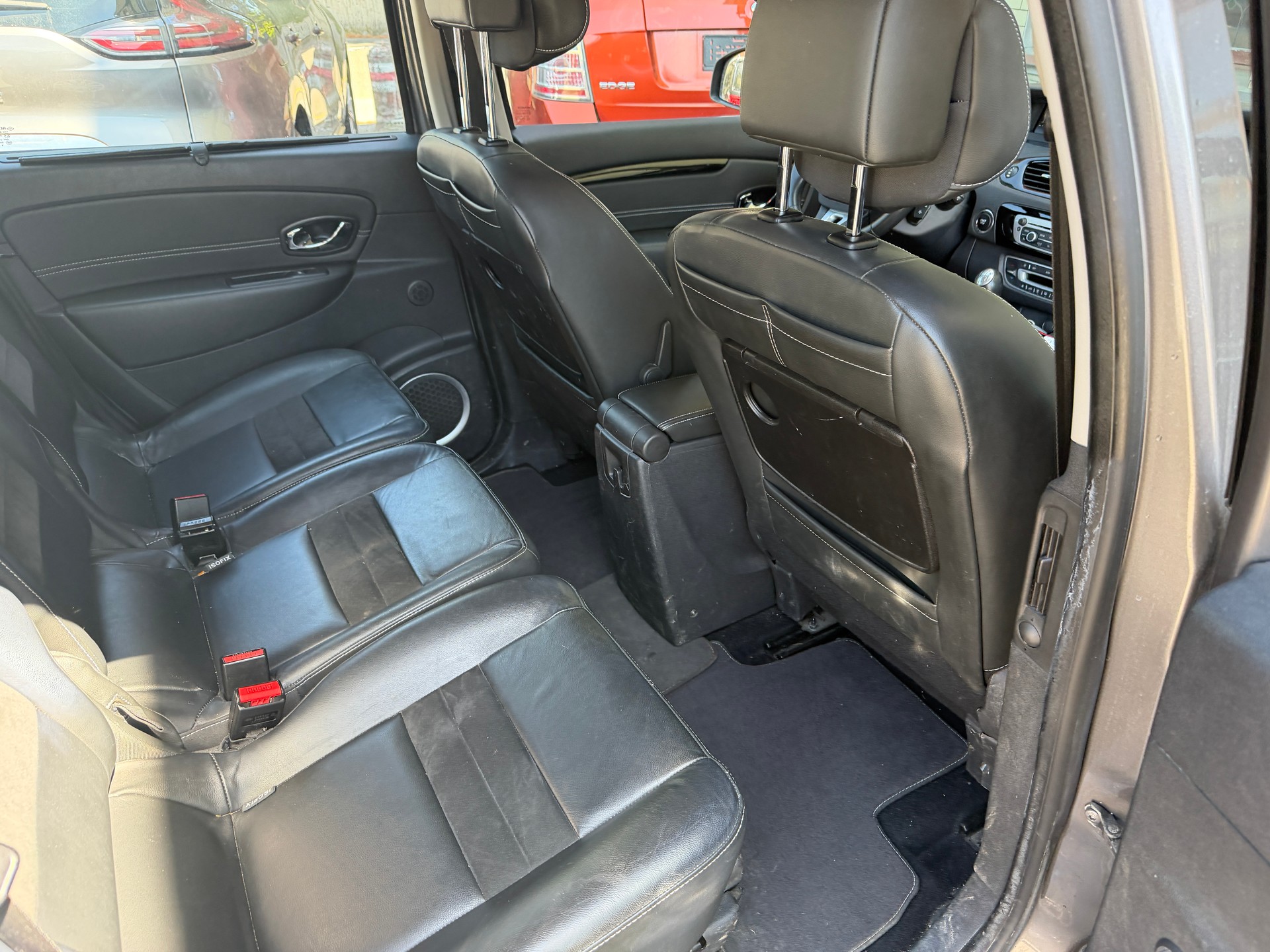 RENAULT Grand Scénic 1.4 16V Turbo Bose-image-11