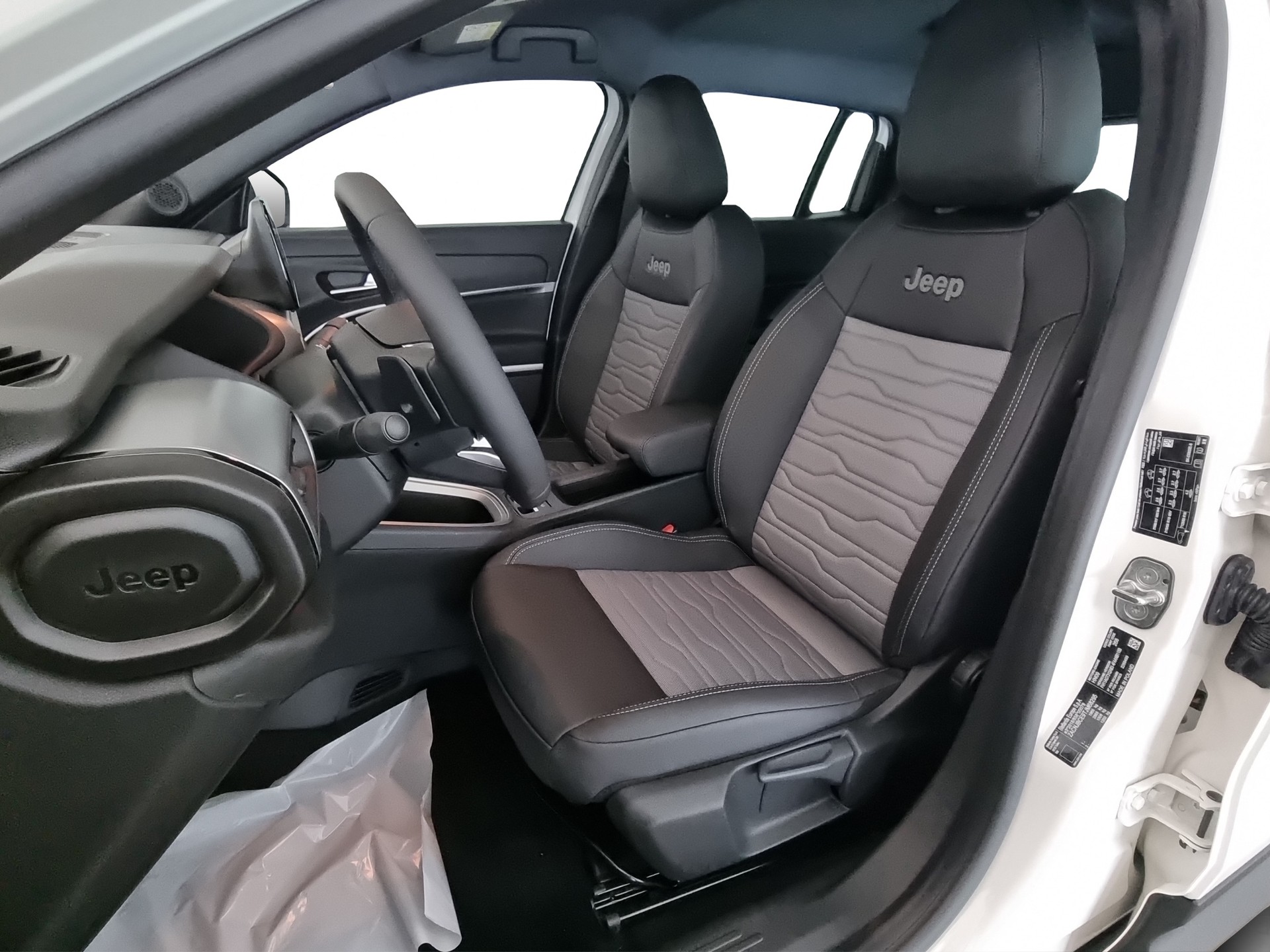 JEEP Avenger 1.2 MHEV Upland 4xe-image-4