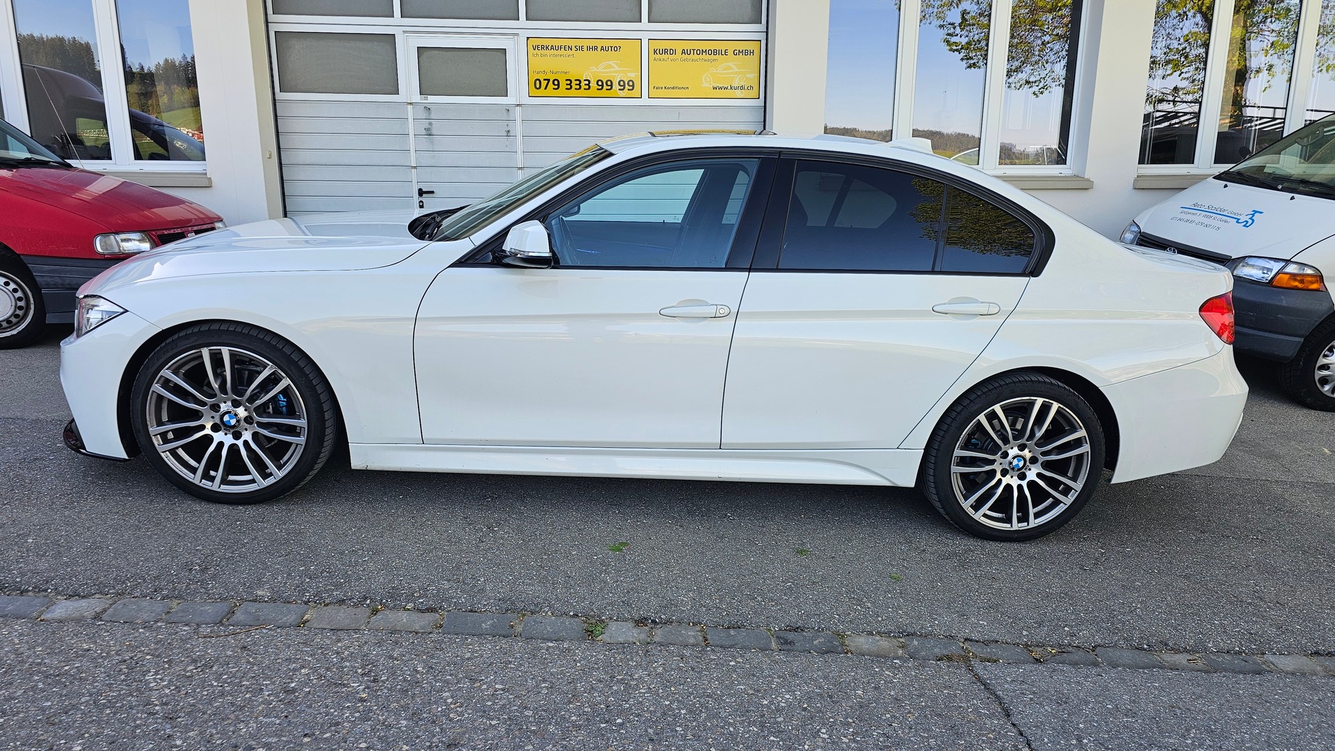 BMW 320i Sport Line Steptronic-image-0