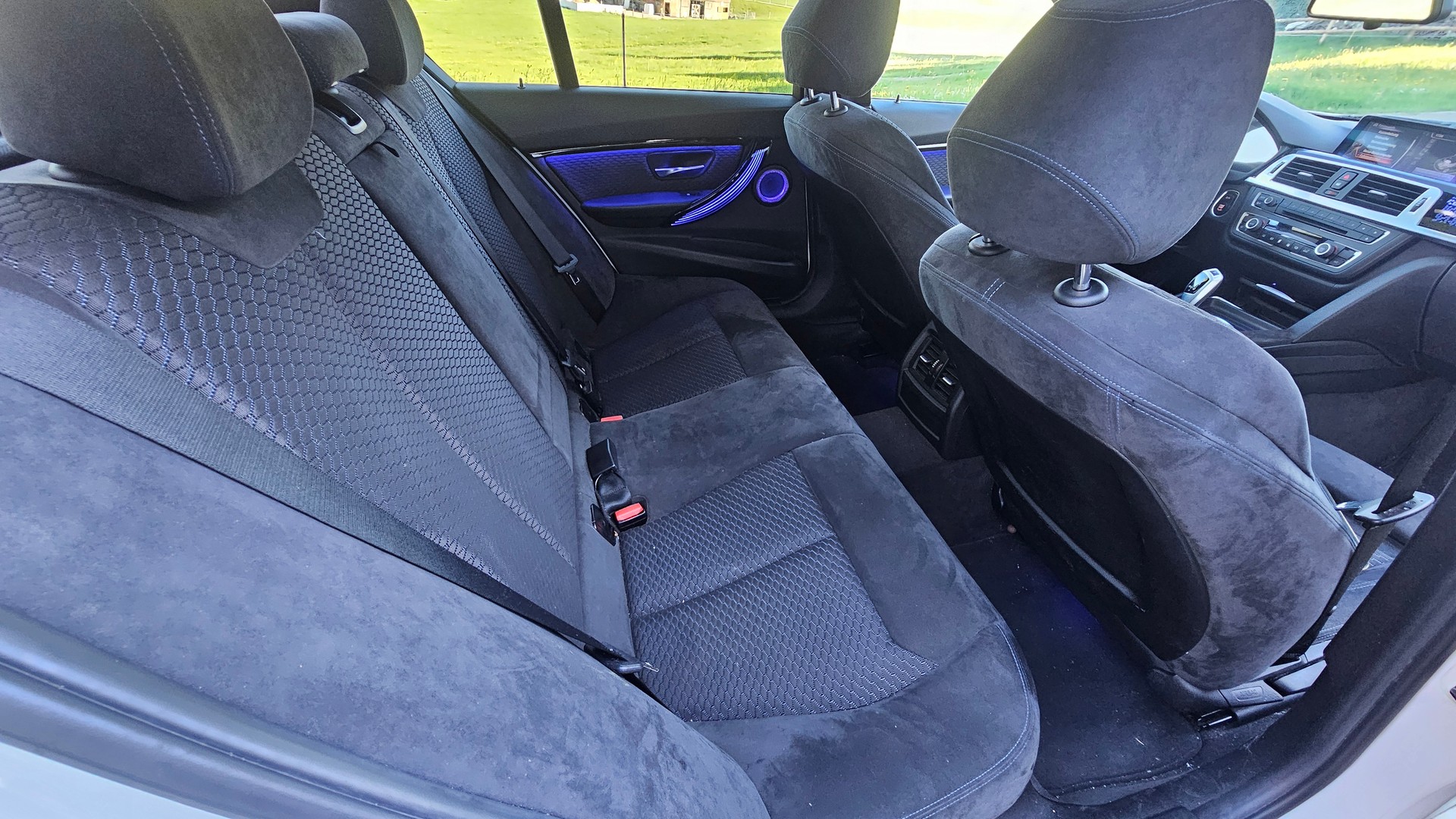 BMW 320i Sport Line Steptronic-image-14