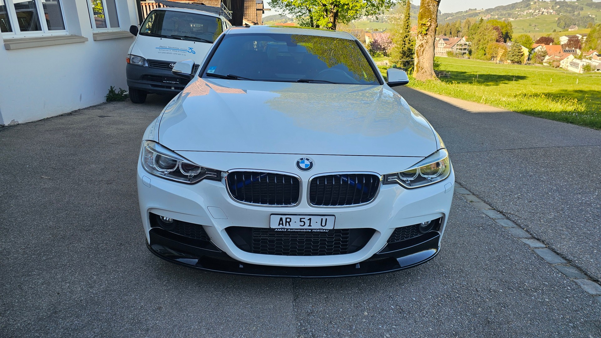 BMW 320i Sport Line Steptronic-image-2