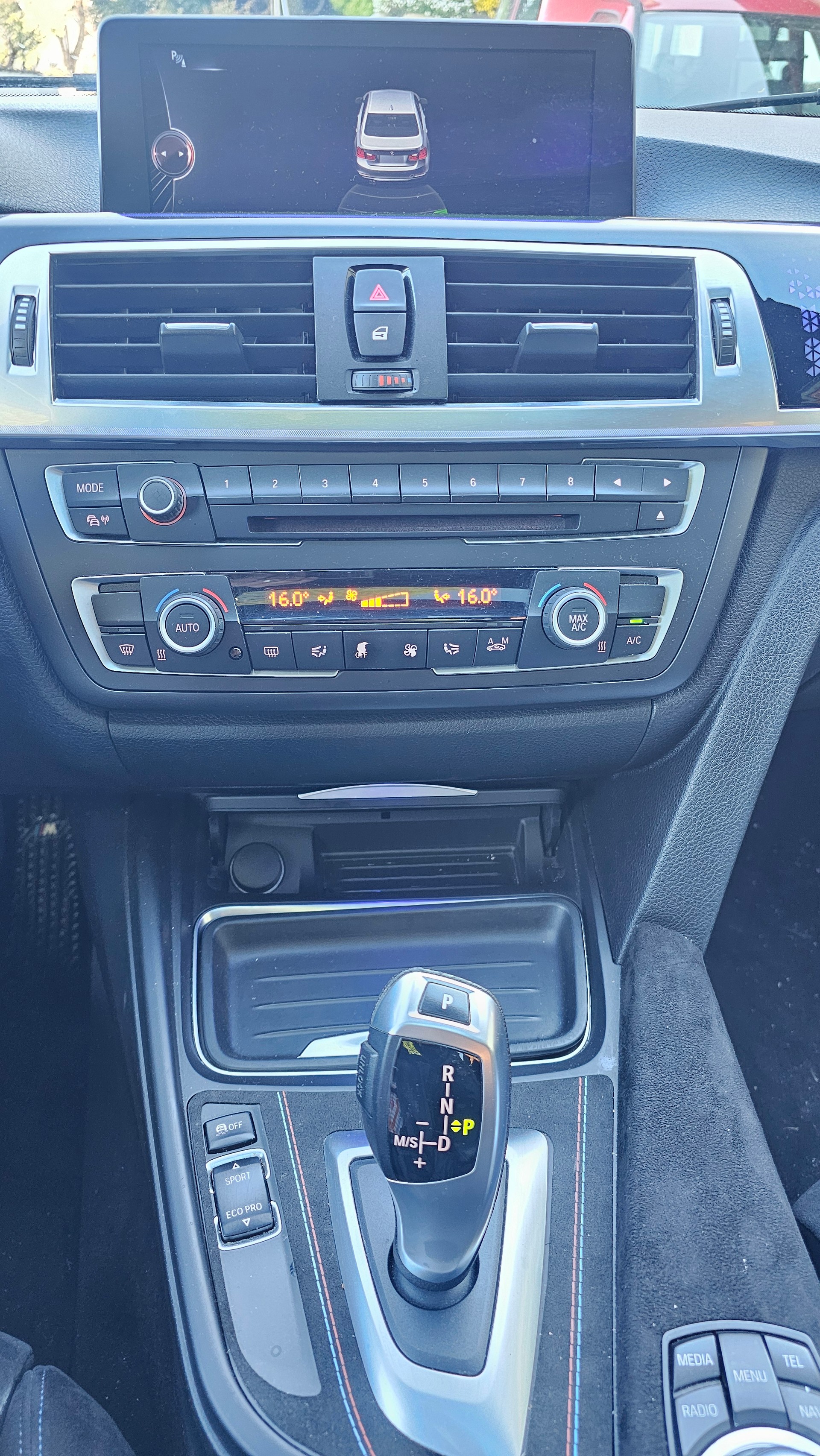 BMW 320i Sport Line Steptronic-image-10