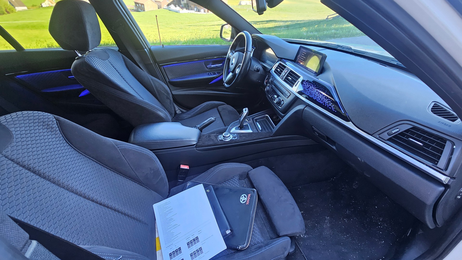 BMW 320i Sport Line Steptronic-image-7