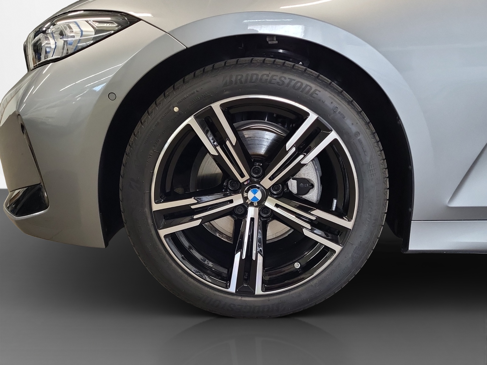BMW 320d xDrive 48V Touring Steptronic M Sport-image-8