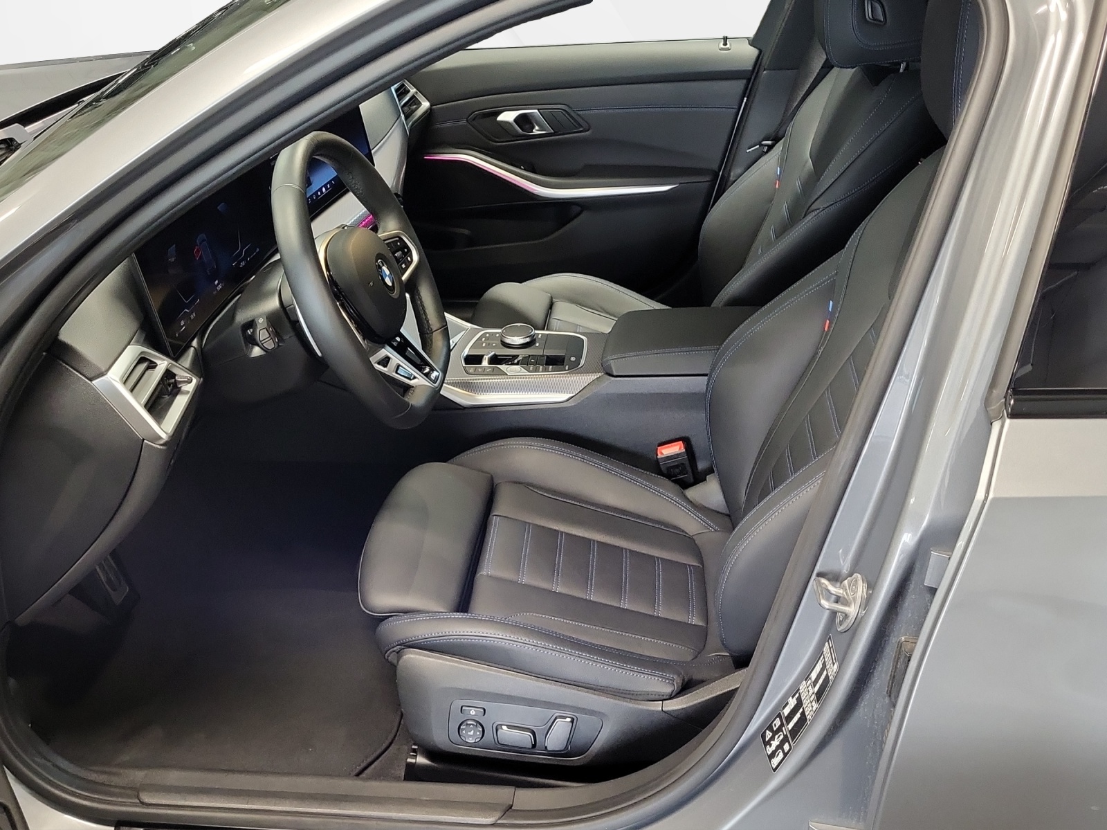 BMW 320d xDrive 48V Touring Steptronic M Sport-image-9