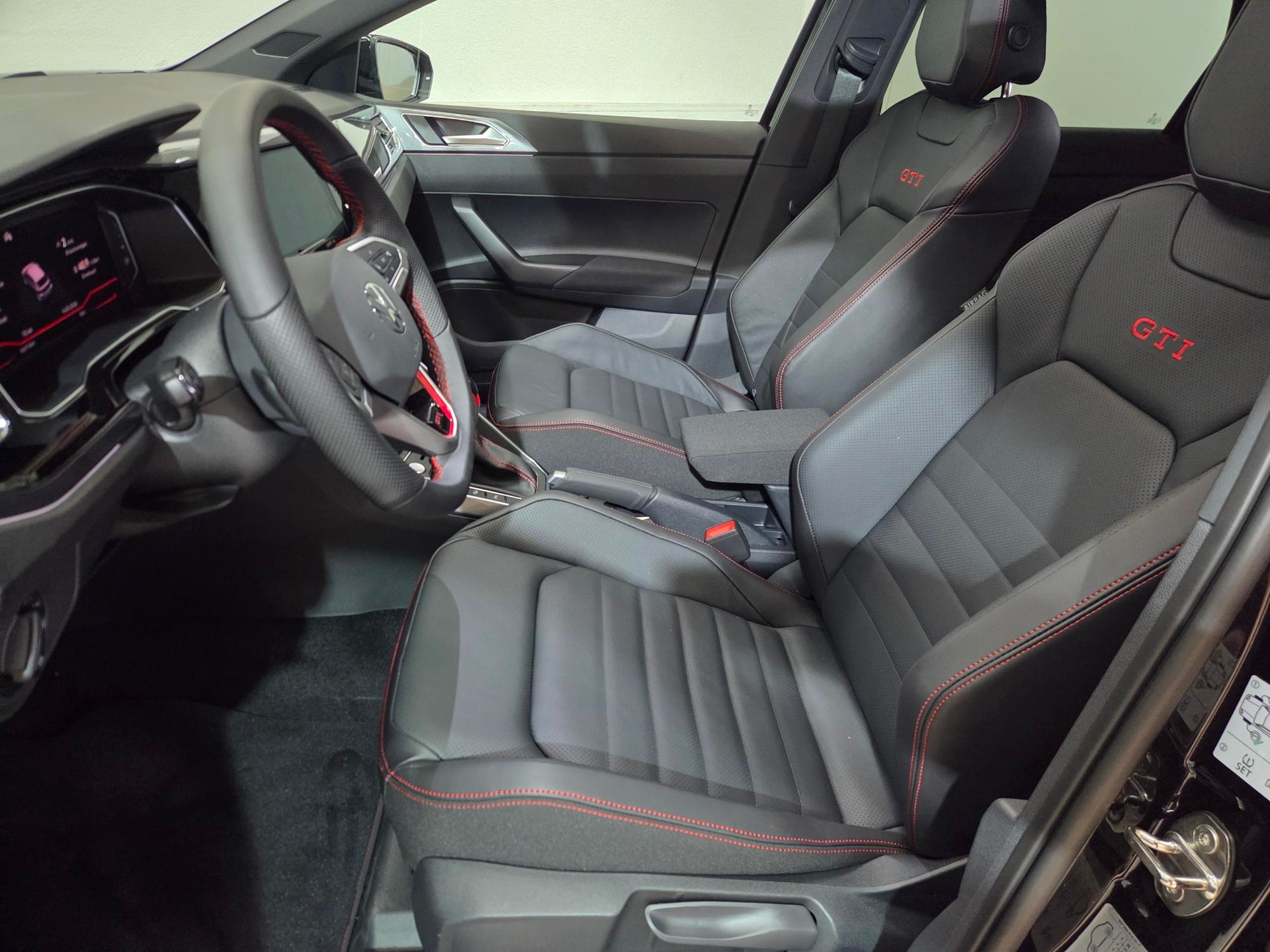 VW Polo 2.0 TSI GTI DSG-image-8