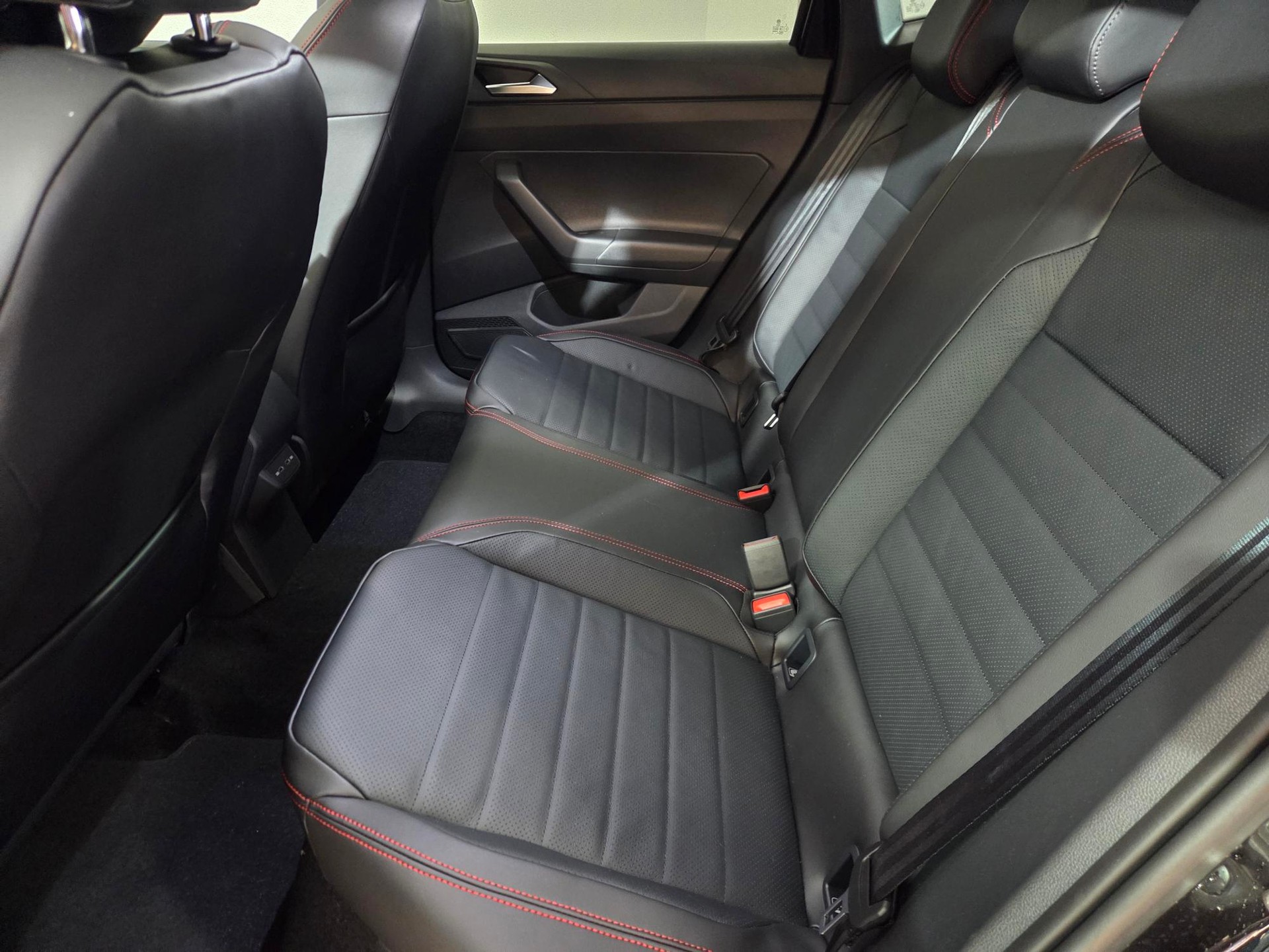 VW Polo 2.0 TSI GTI DSG-image-9