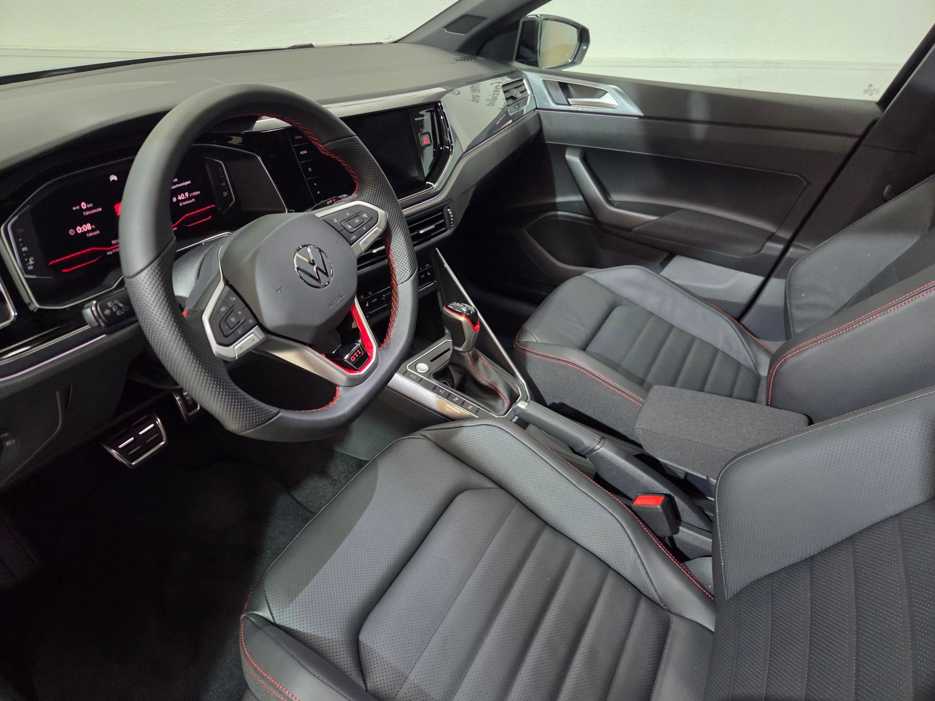 VW Polo 2.0 TSI GTI DSG-image-7