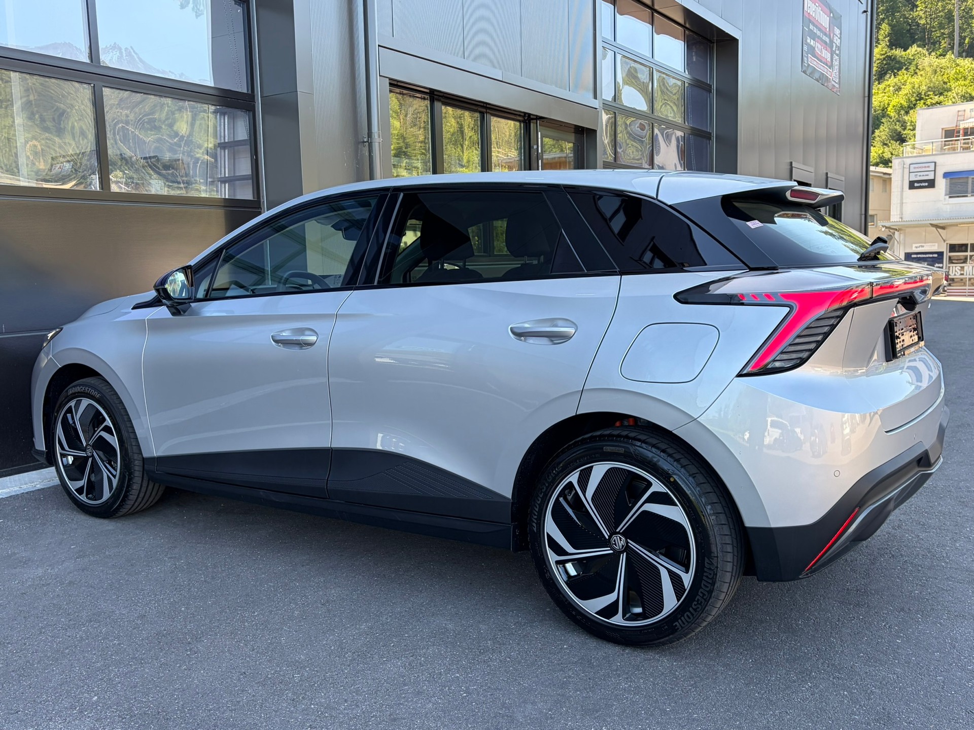 MG 4 EV 64kWh Premium-image-7